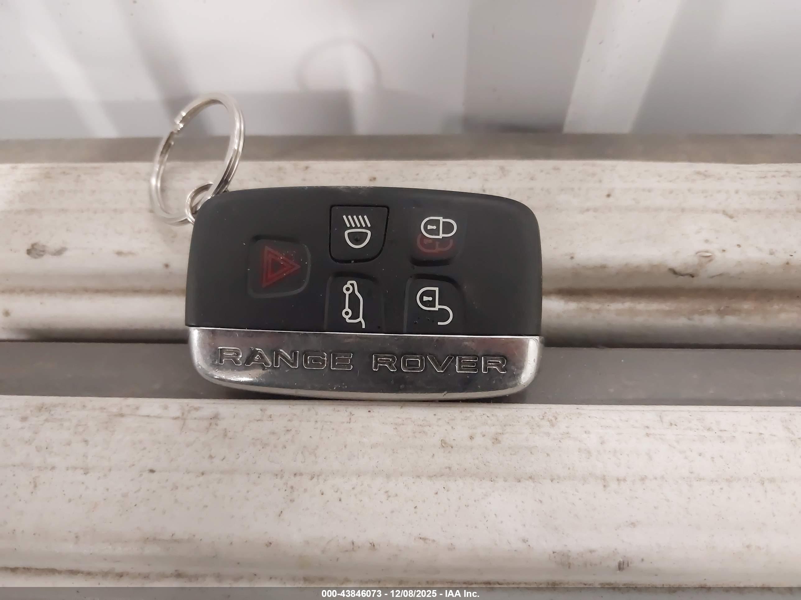 LAND ROVER image 11