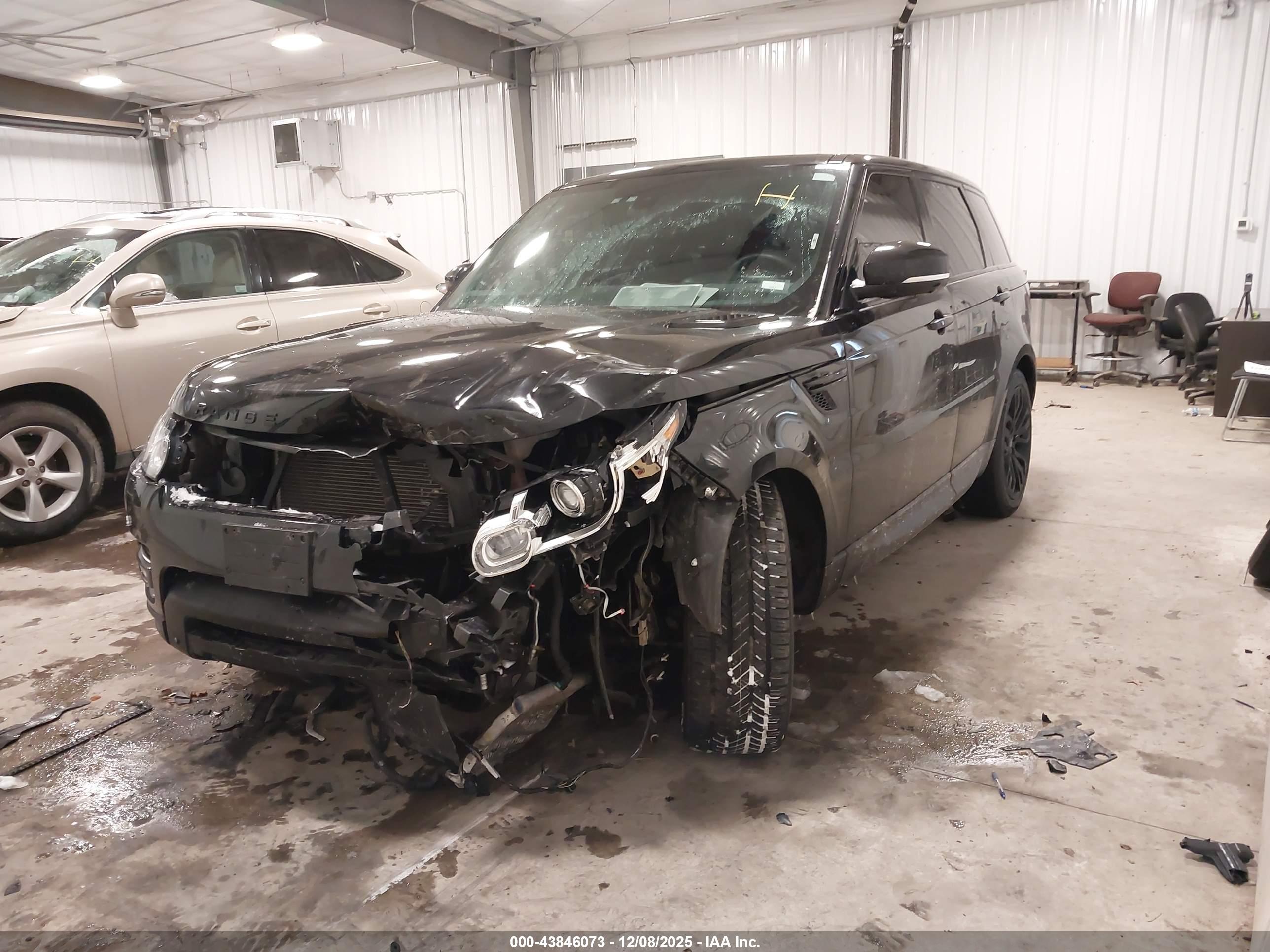 LAND ROVER image 2