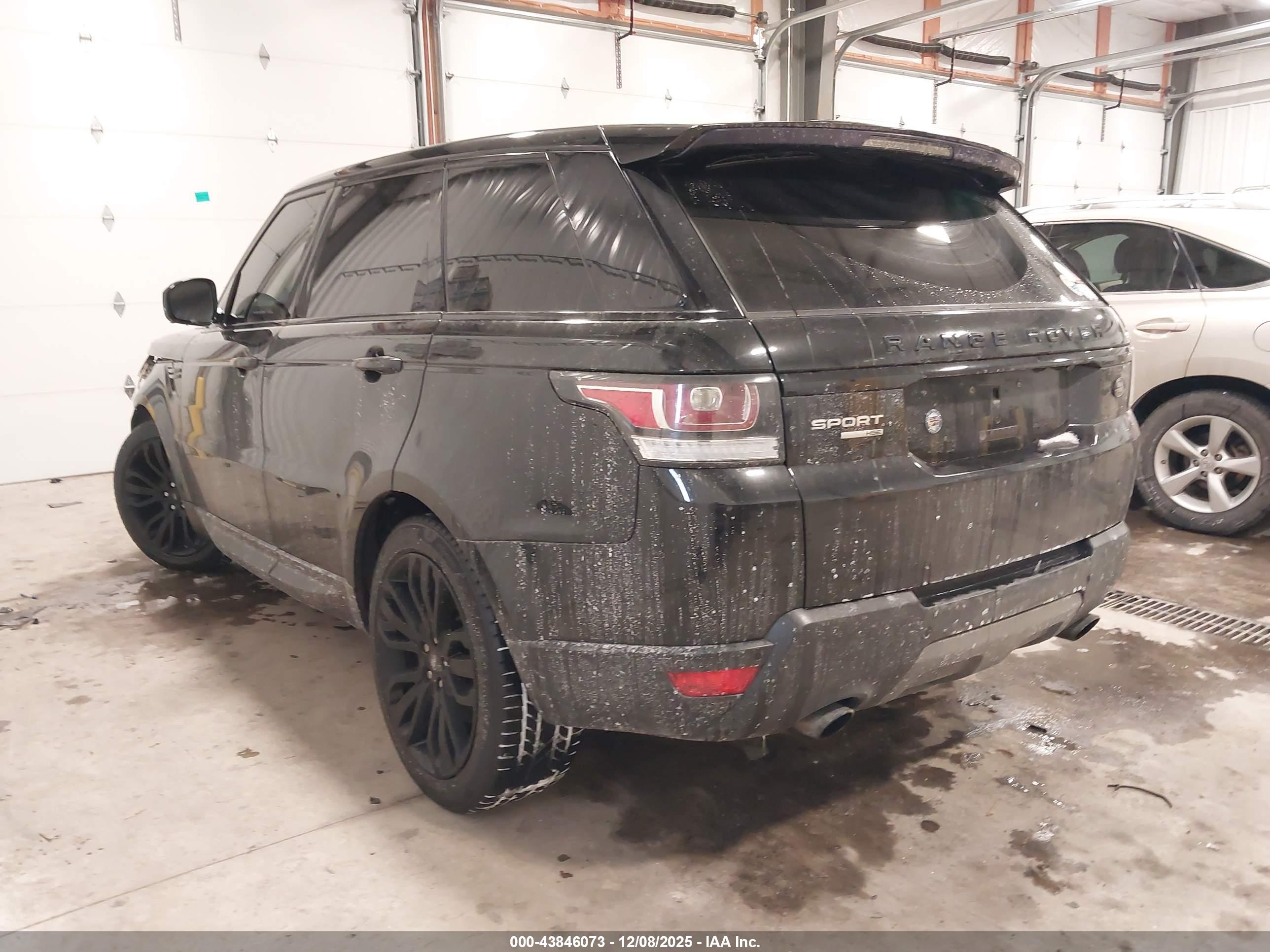 LAND ROVER image 3