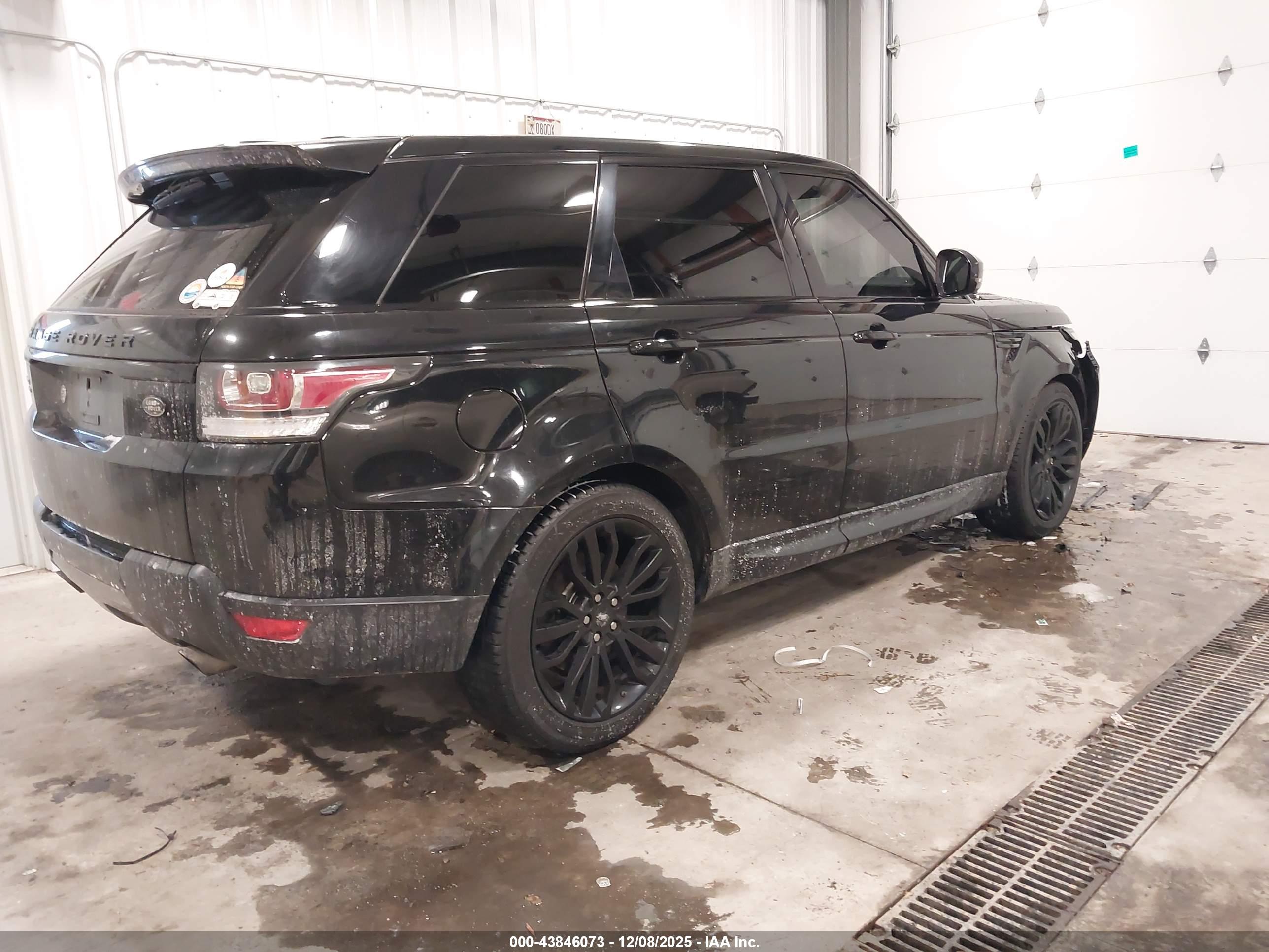 LAND ROVER image 4