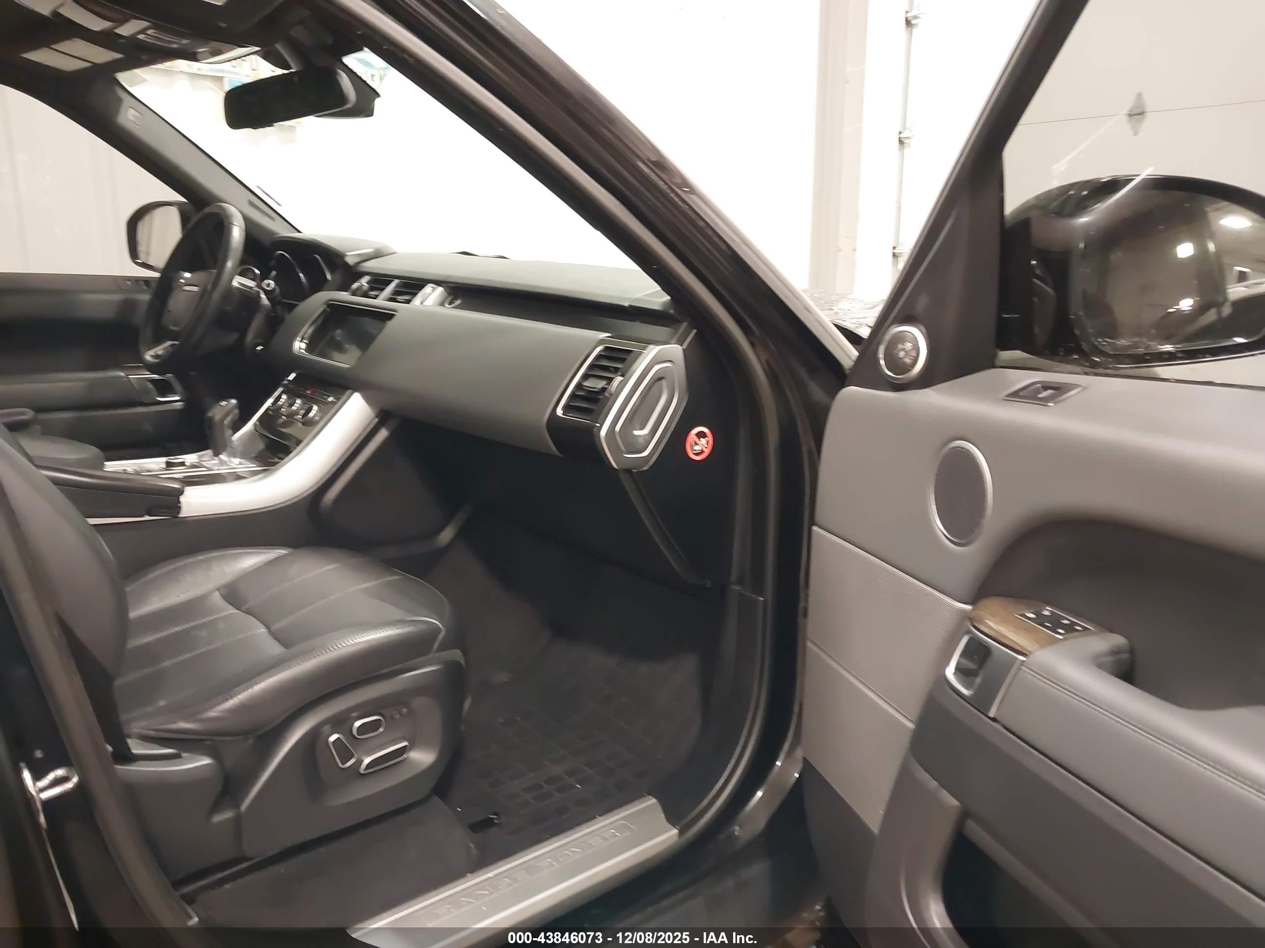 LAND ROVER image 5