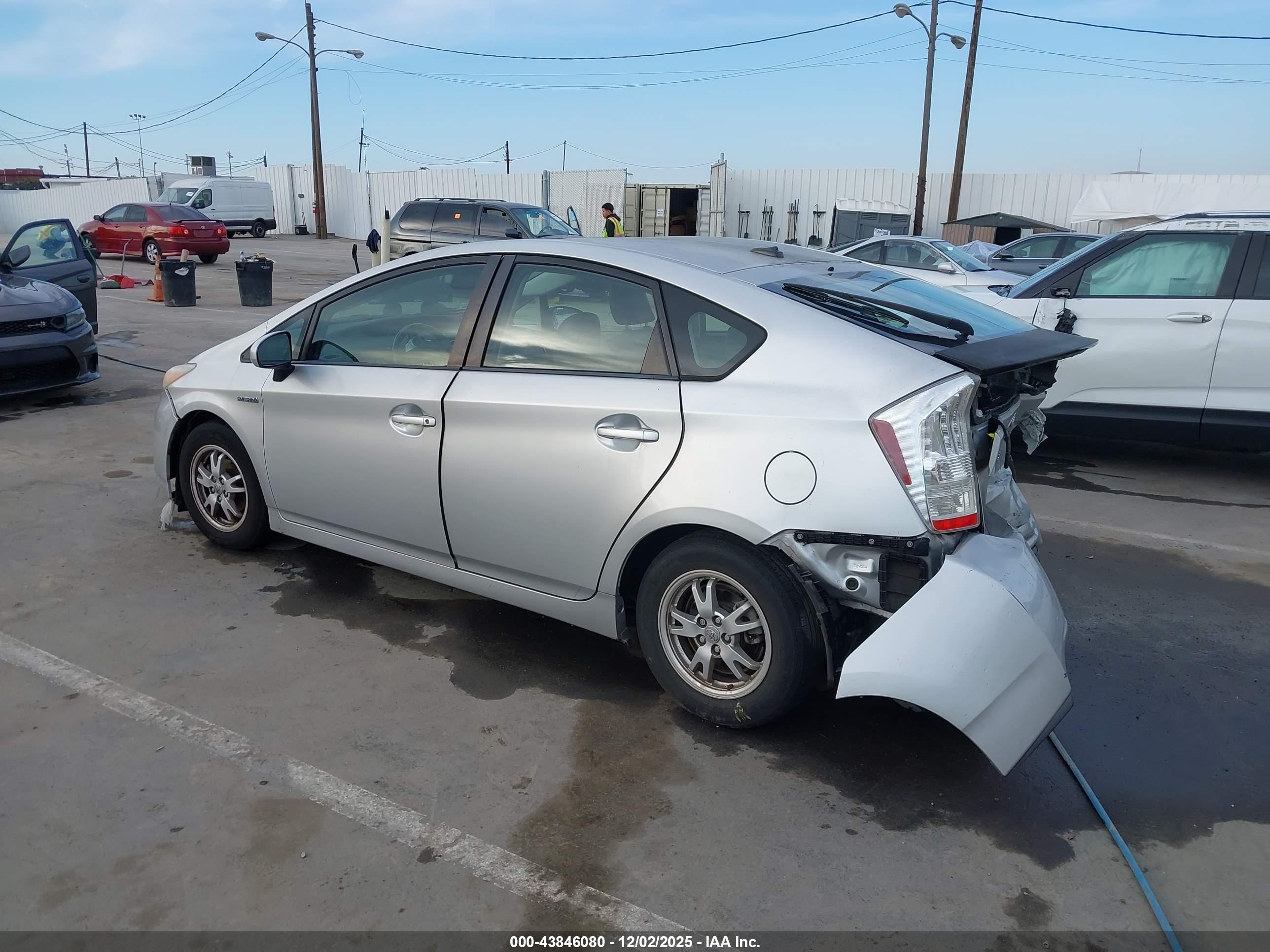 TOYOTA PRIUS image 3