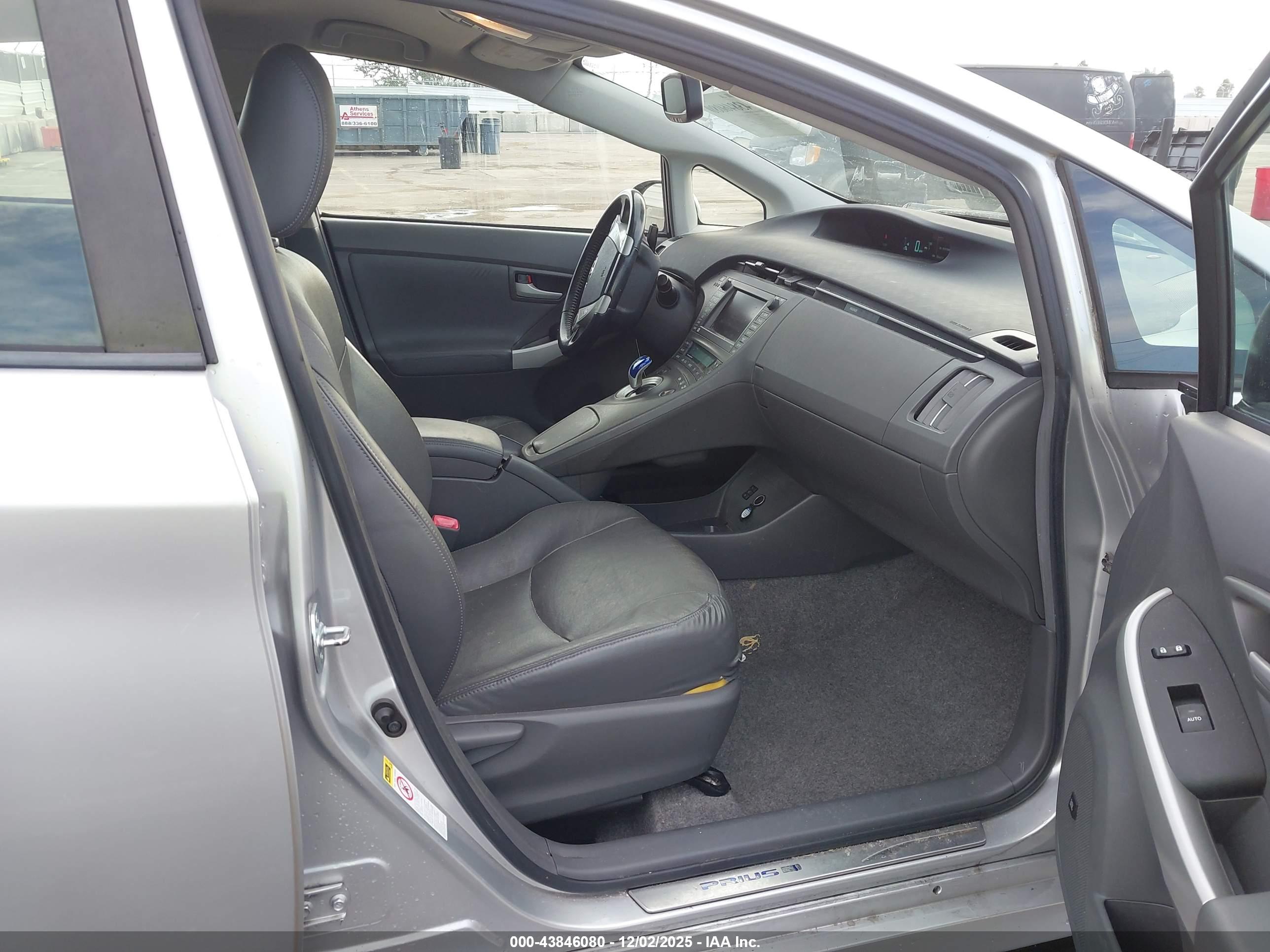 TOYOTA PRIUS image 5