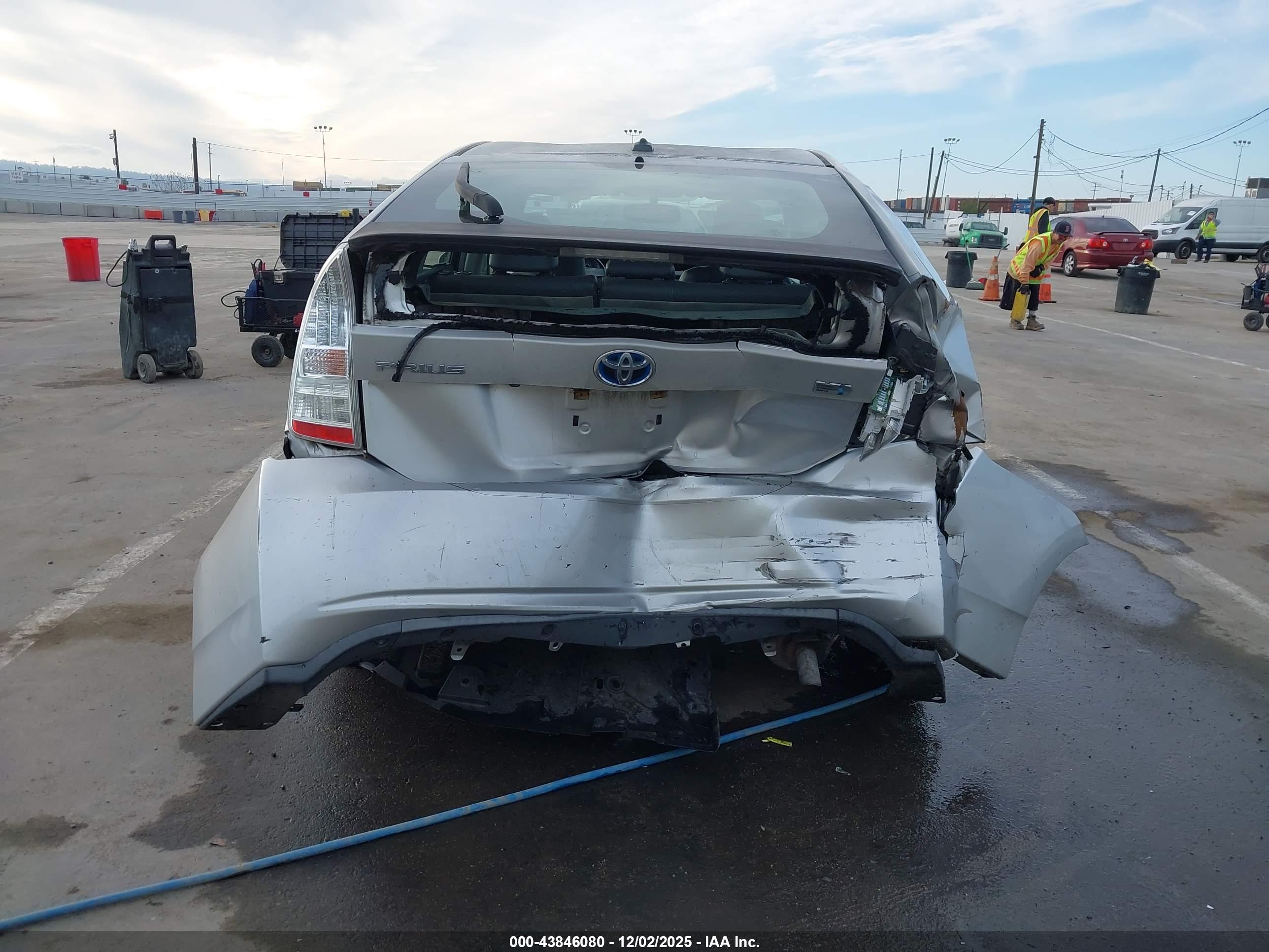 TOYOTA PRIUS image 6