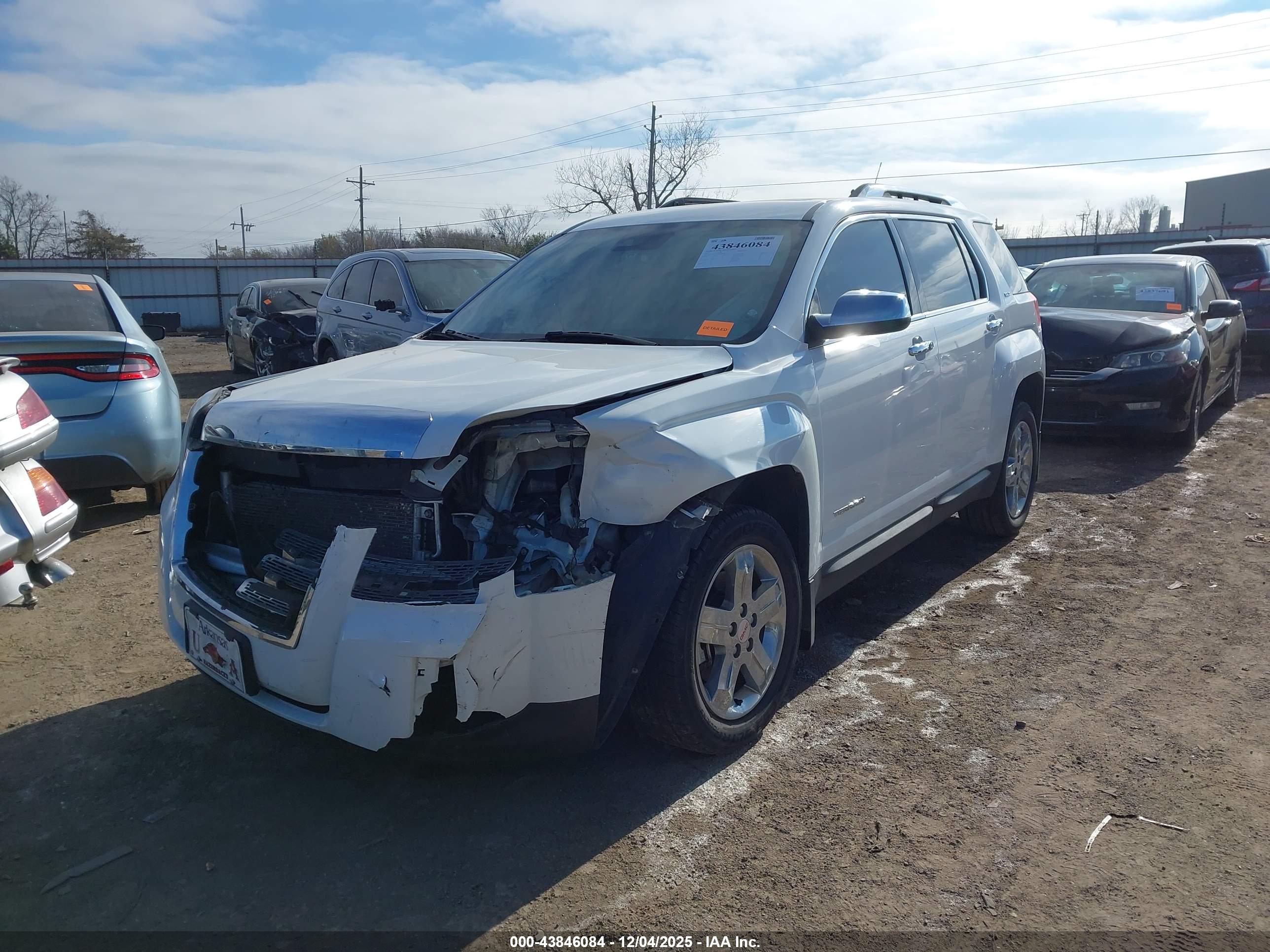 GMC TERRAIN image 2