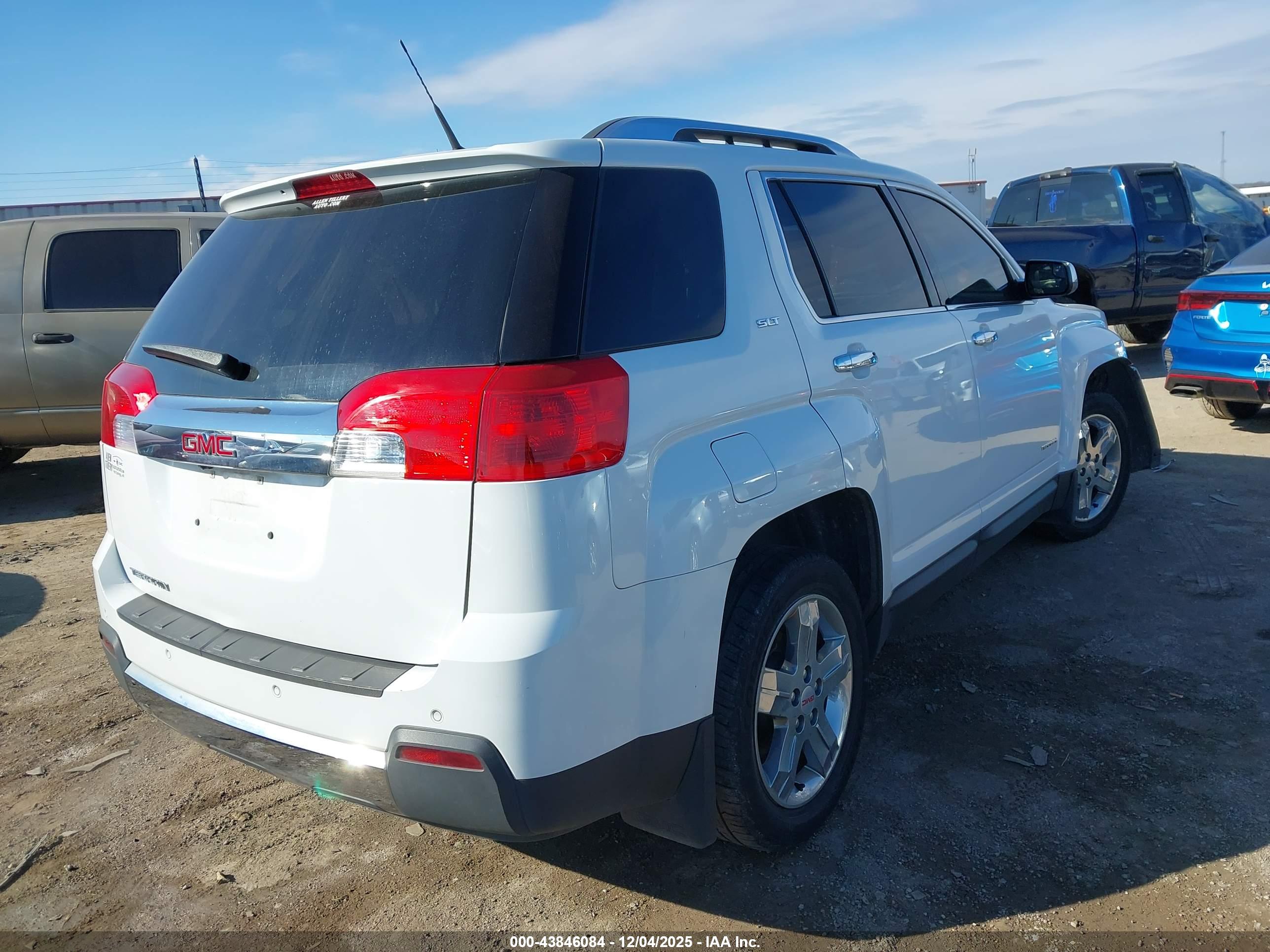 GMC TERRAIN image 4