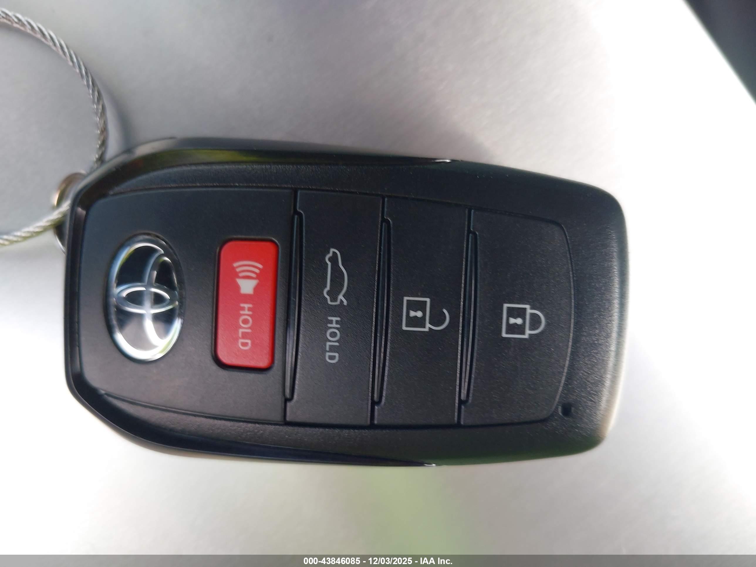 TOYOTA CAMRY image 11