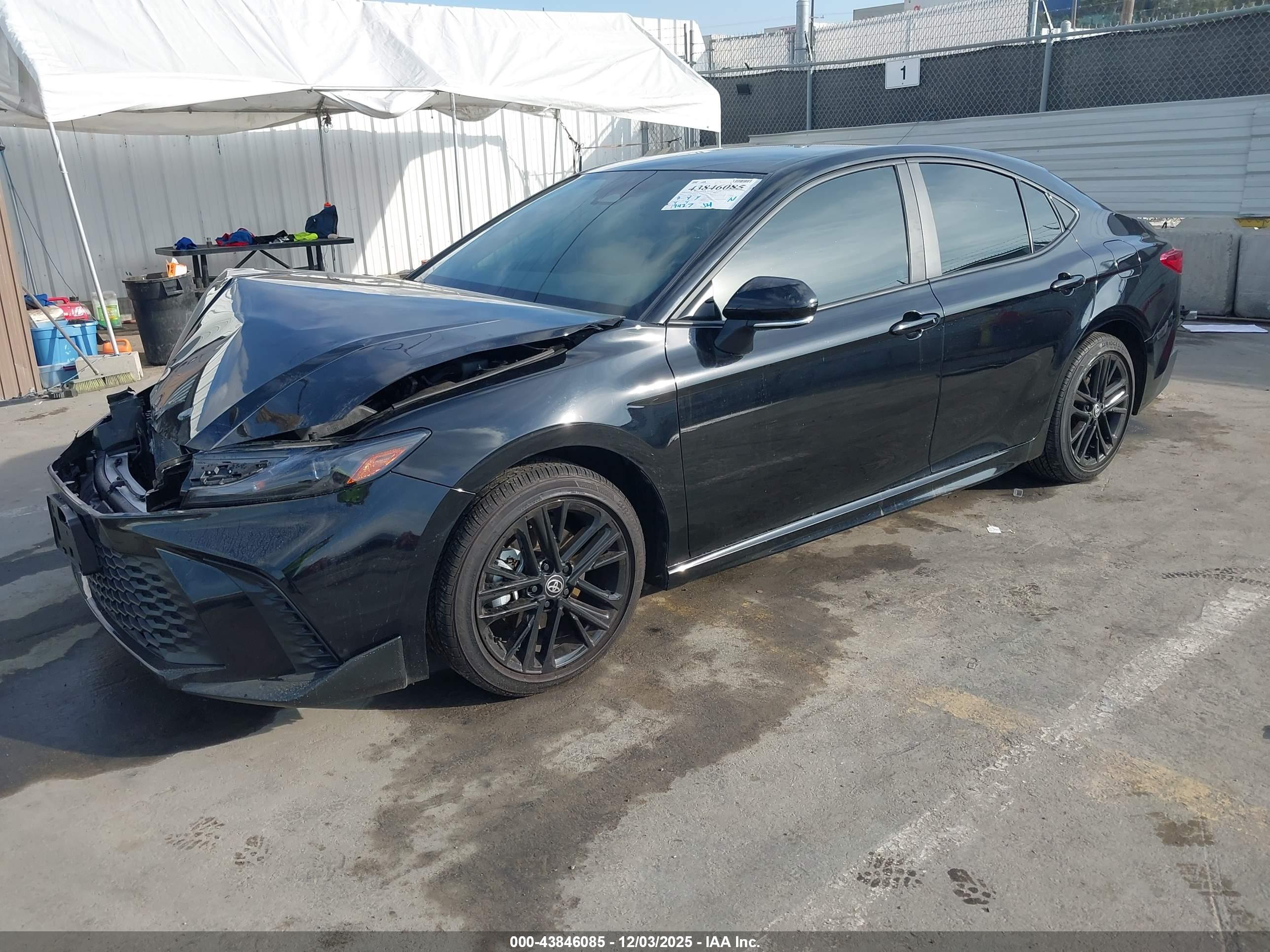 TOYOTA CAMRY image 2