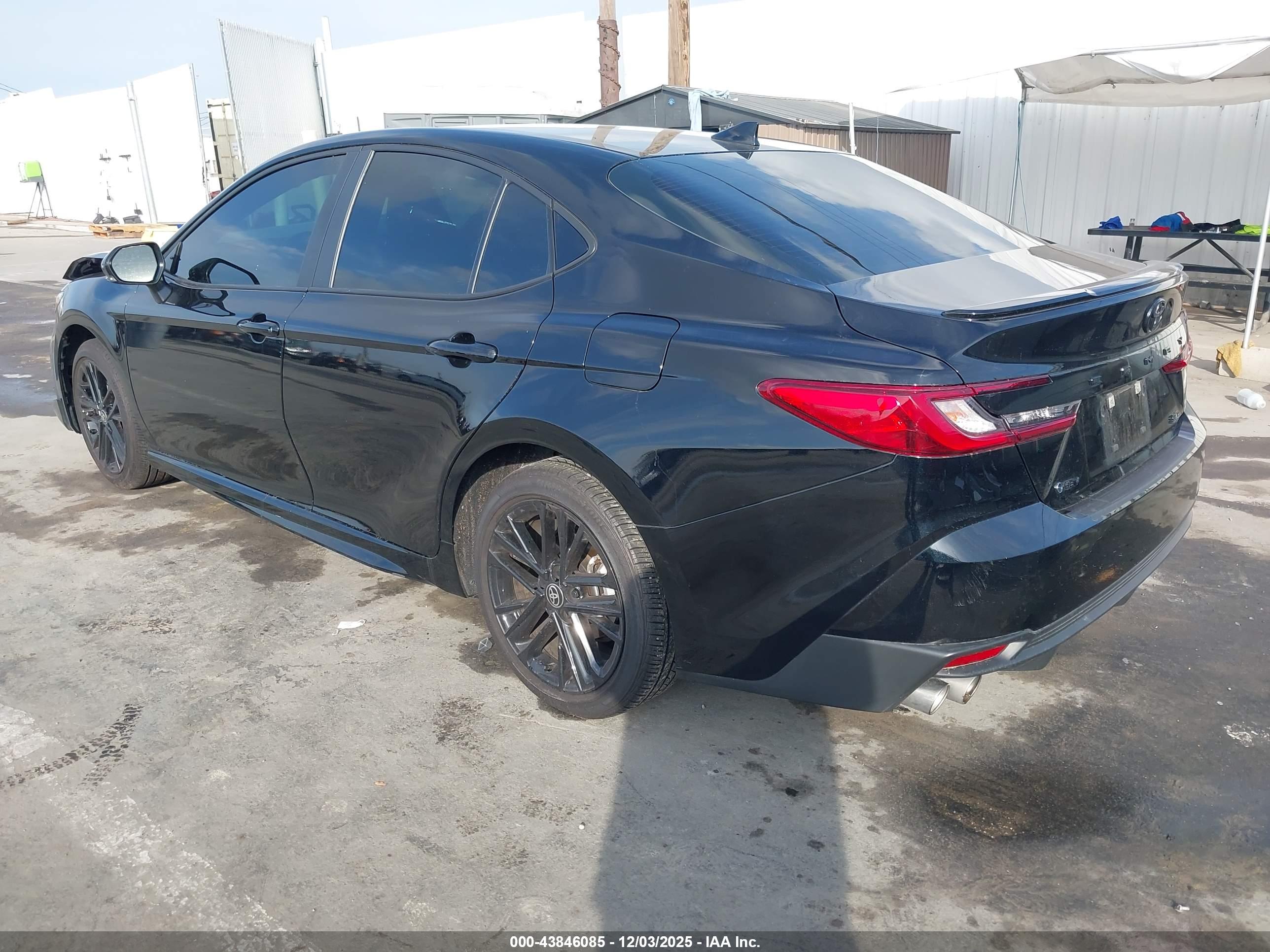 TOYOTA CAMRY image 3
