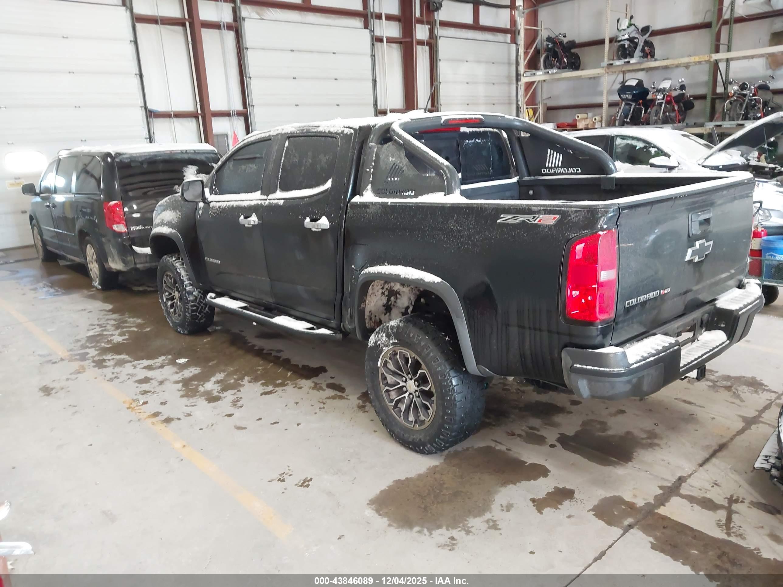 CHEVROLET COLORADO image 3