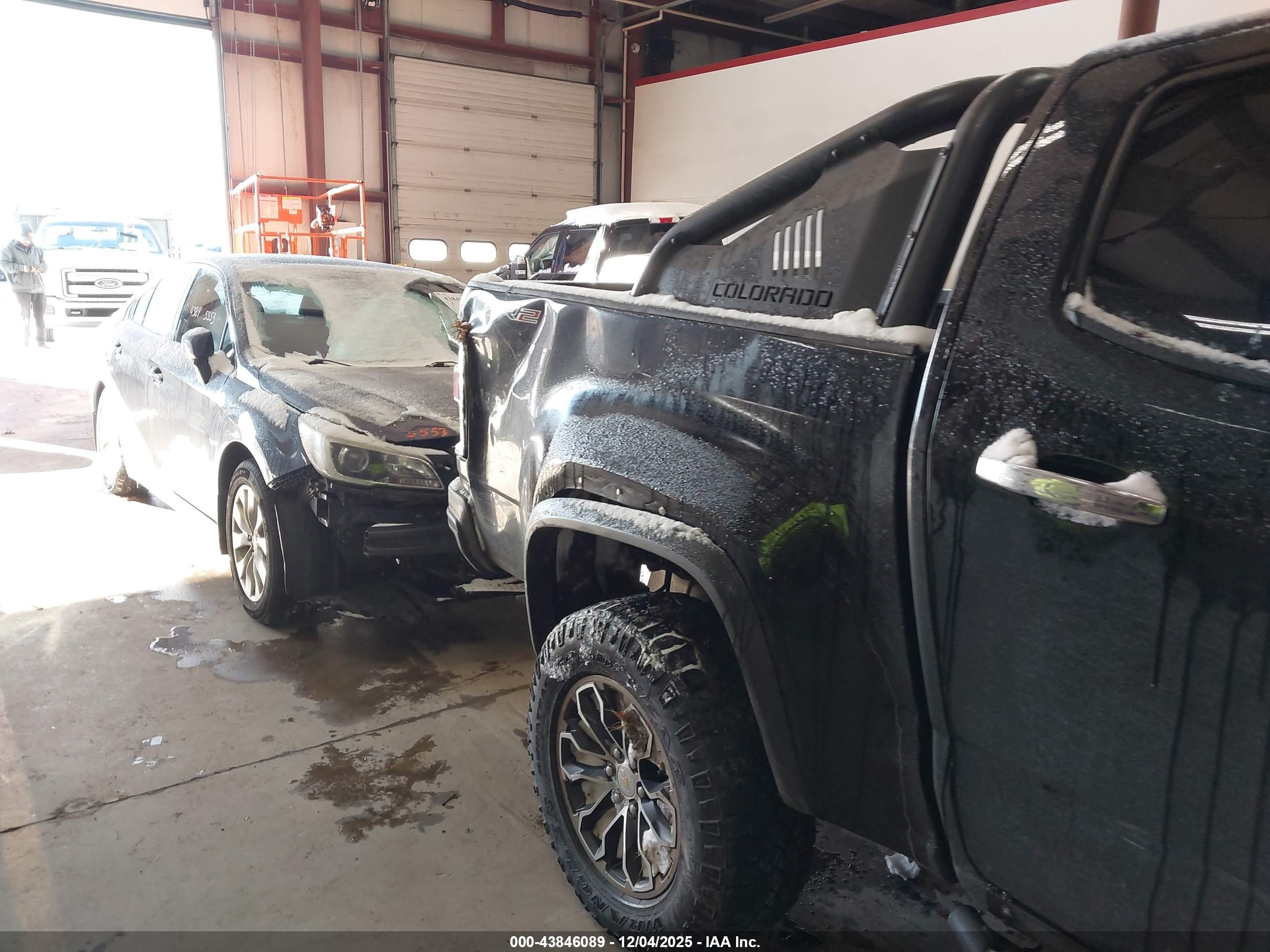 CHEVROLET COLORADO image 6