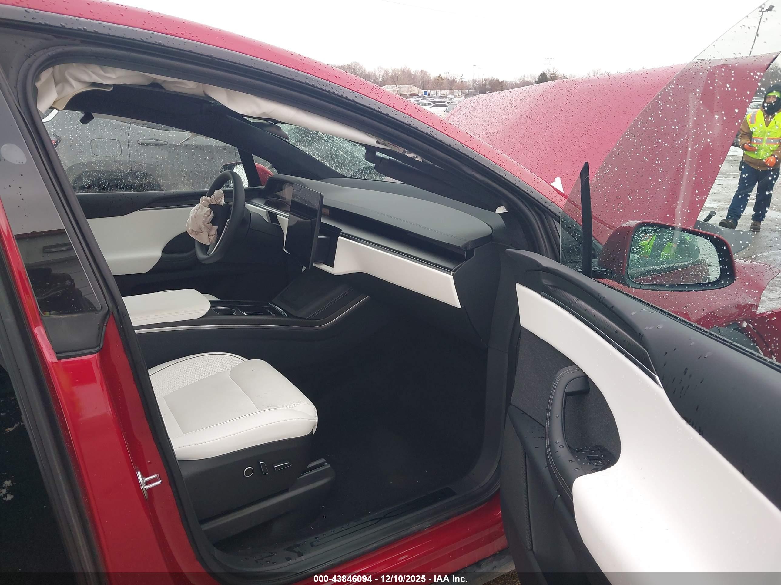 TESLA MODEL image 5