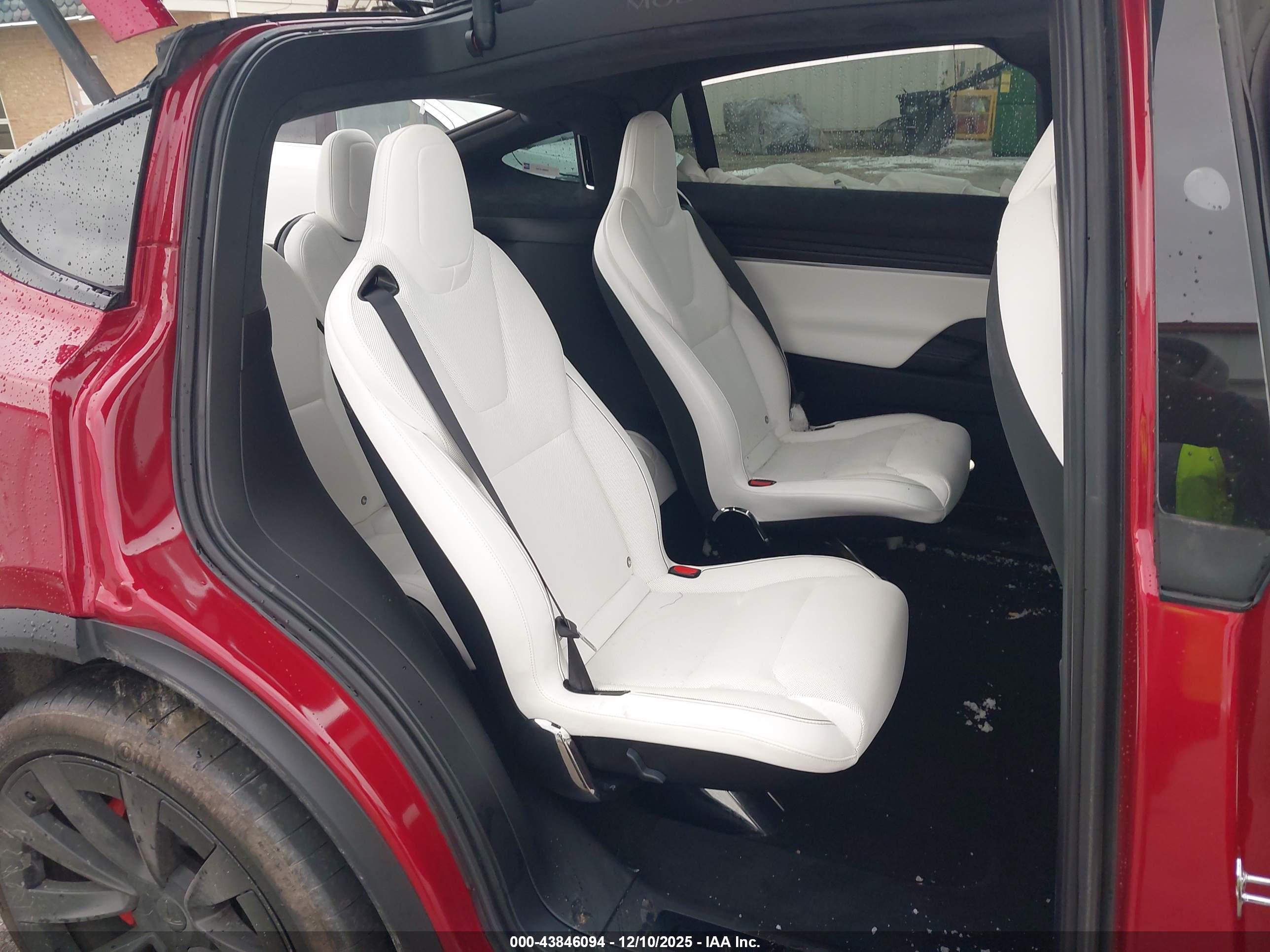 TESLA MODEL image 8