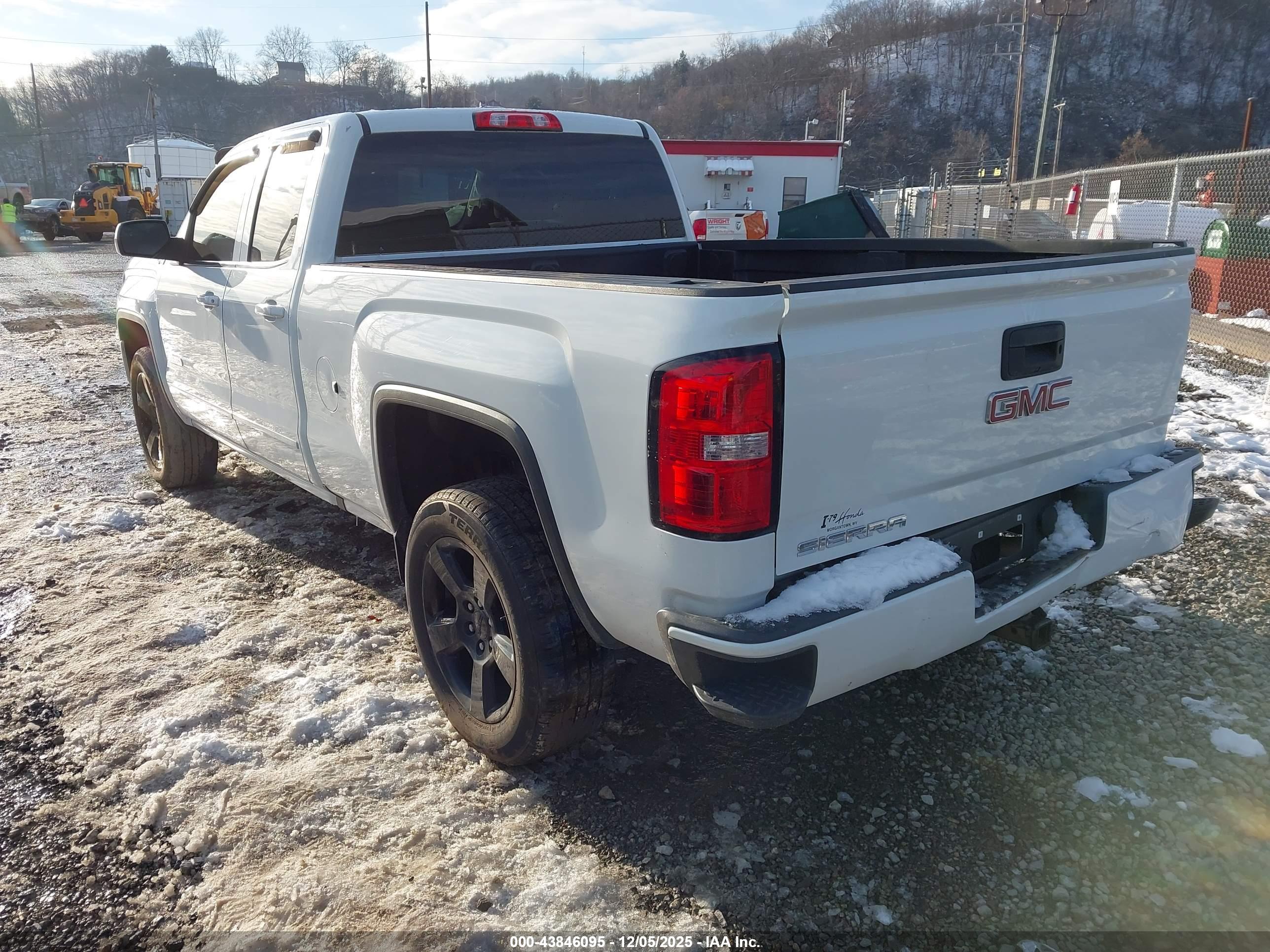 GMC SIERRA image 3