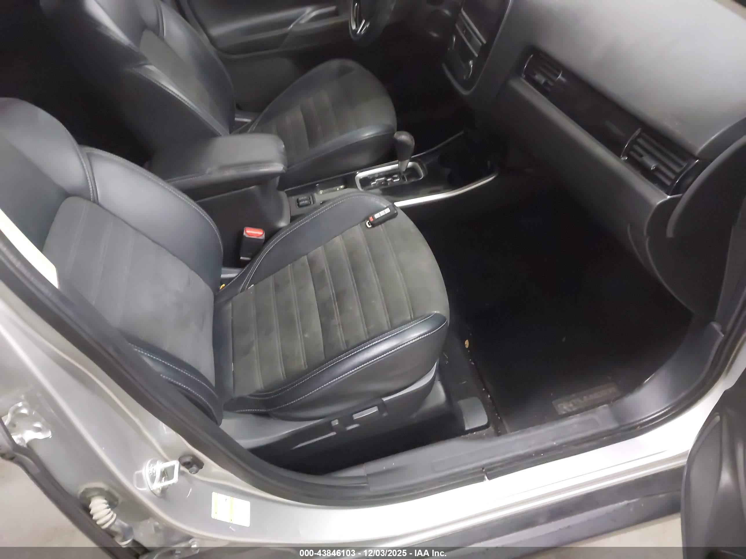 MITSUBISHI OUTLANDER image 5