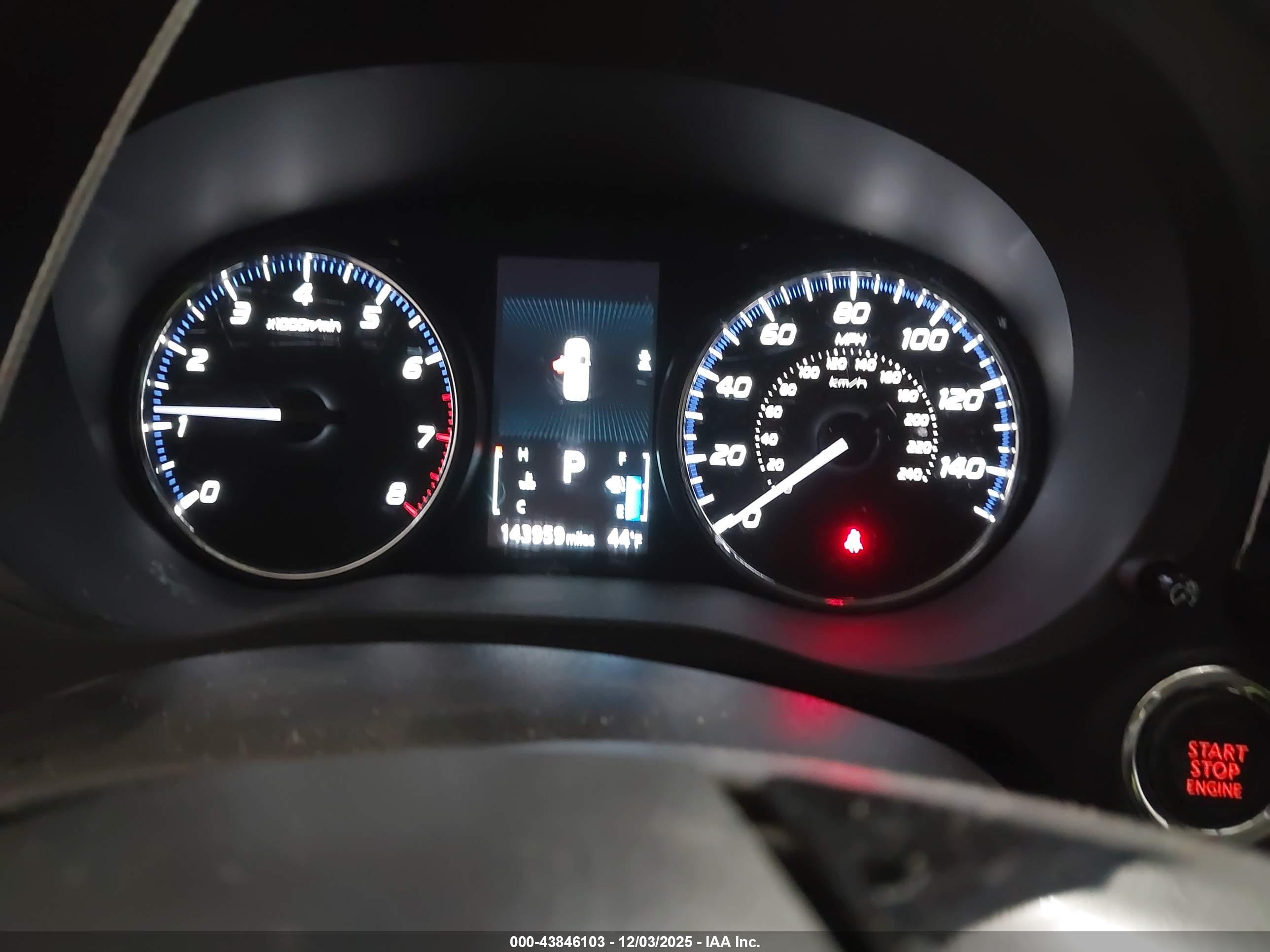 MITSUBISHI OUTLANDER image 7