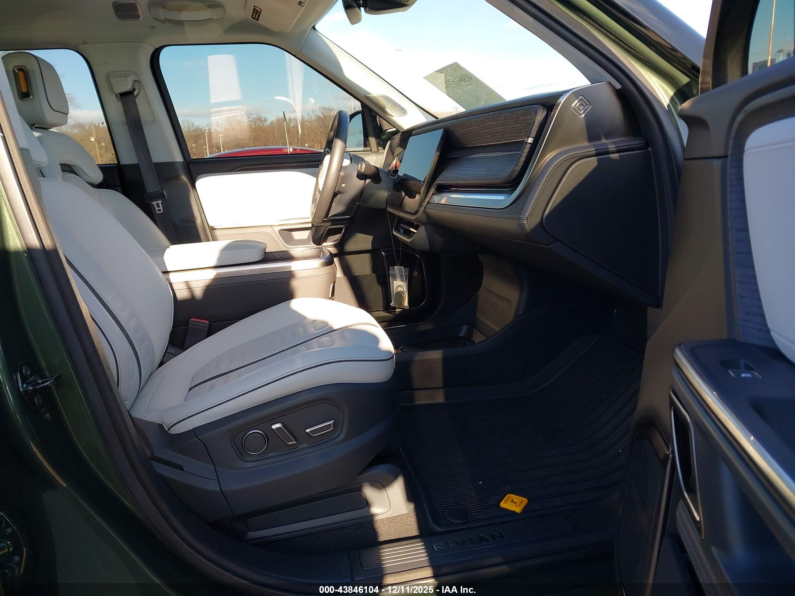 RIVIAN R1T image 5