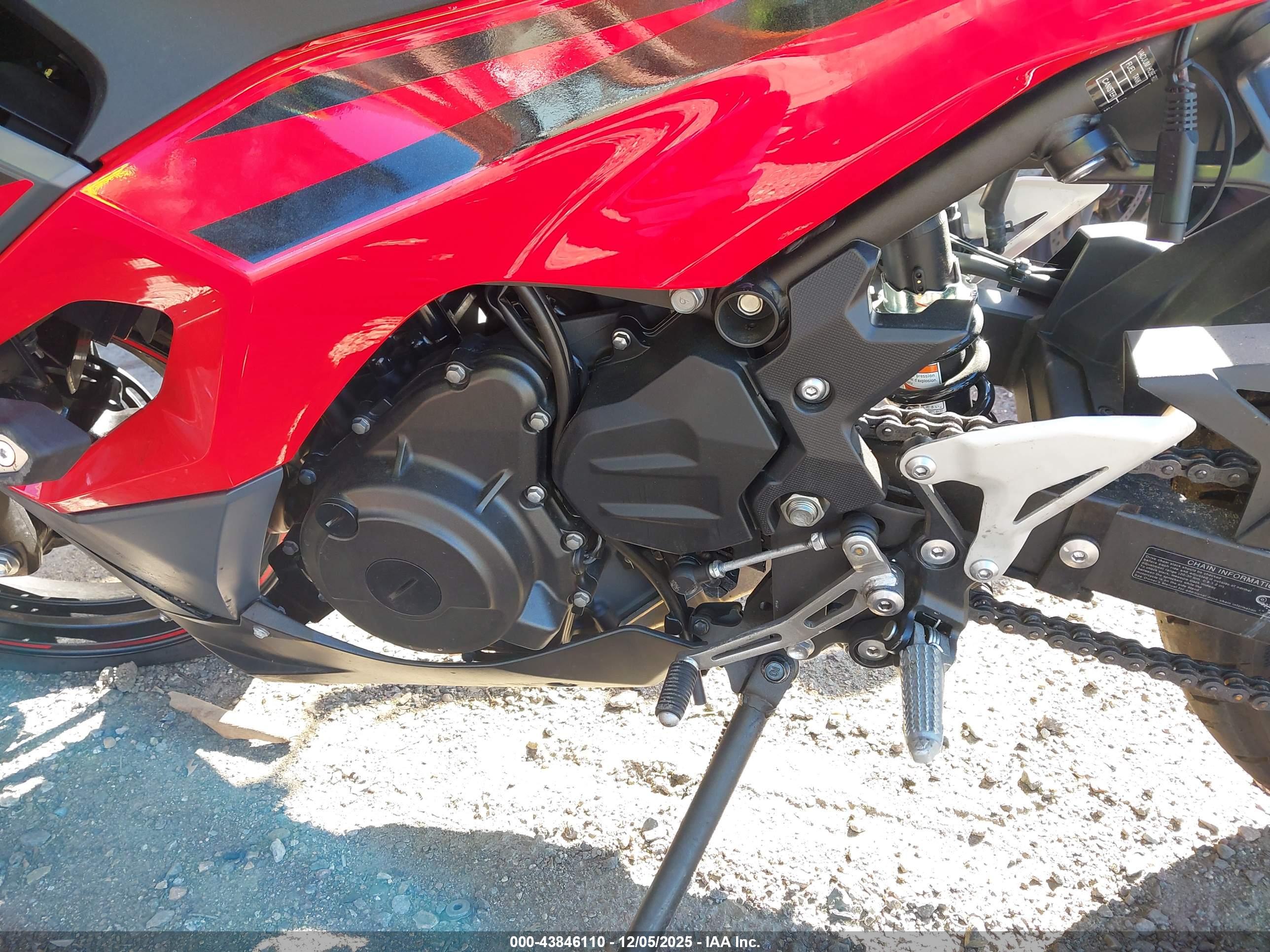 KAWASAKI EX500 image 9