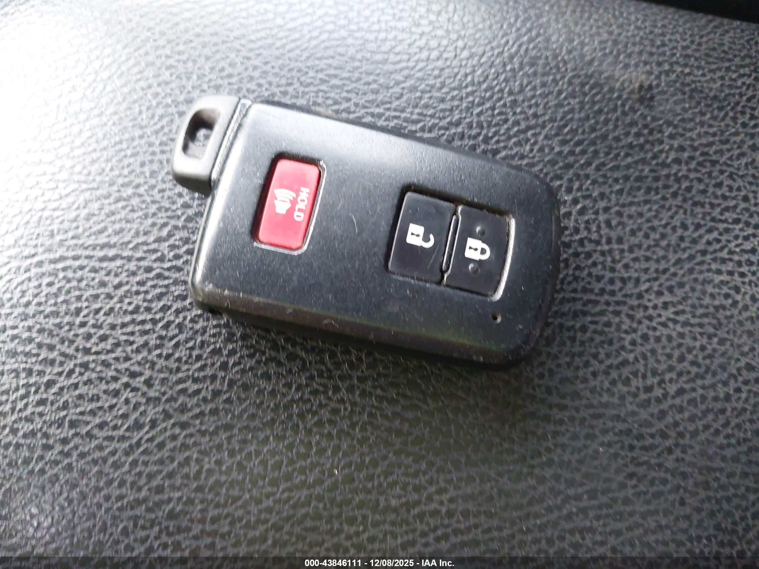 TOYOTA RAV4 image 11