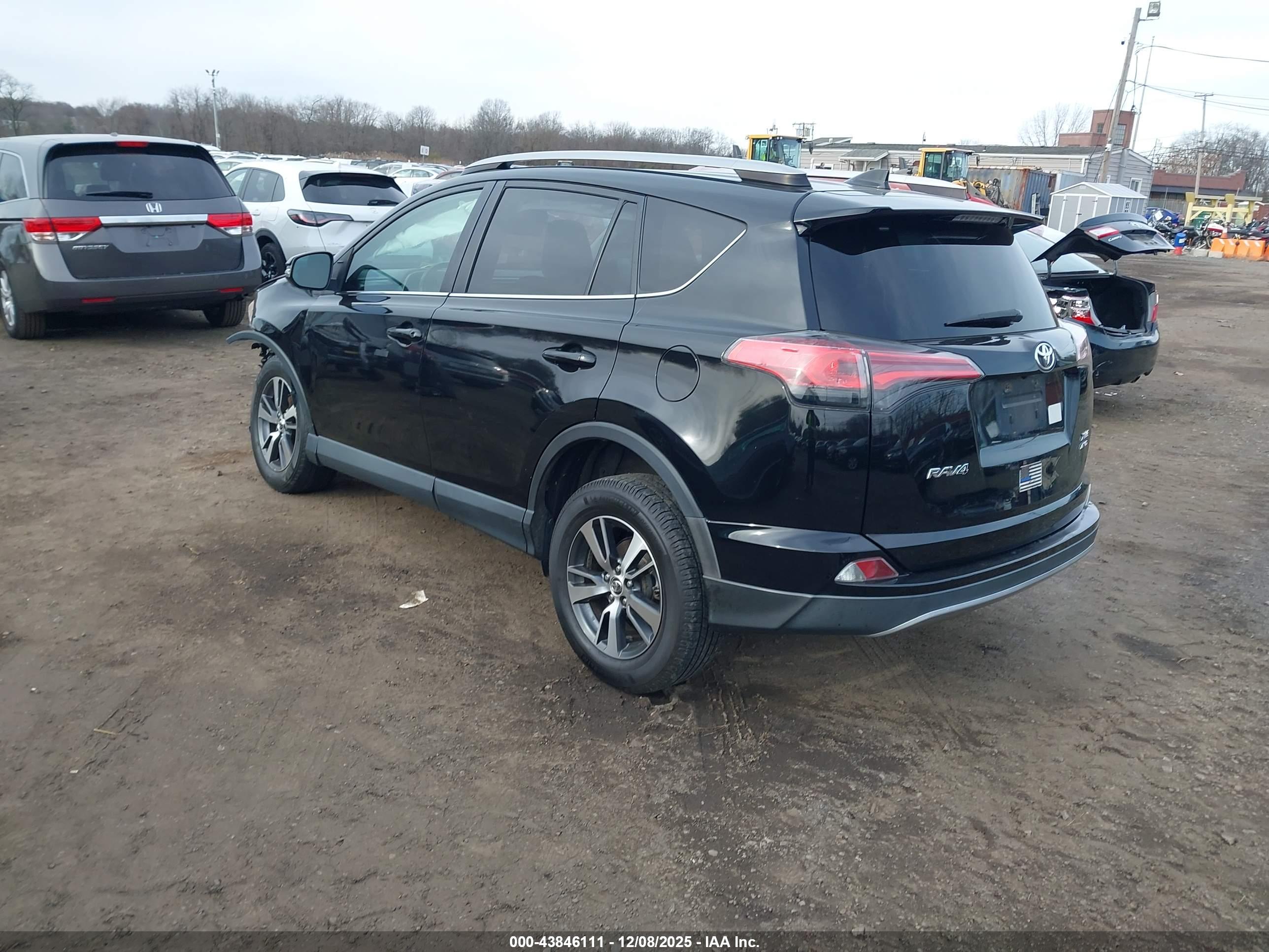 TOYOTA RAV4 image 3