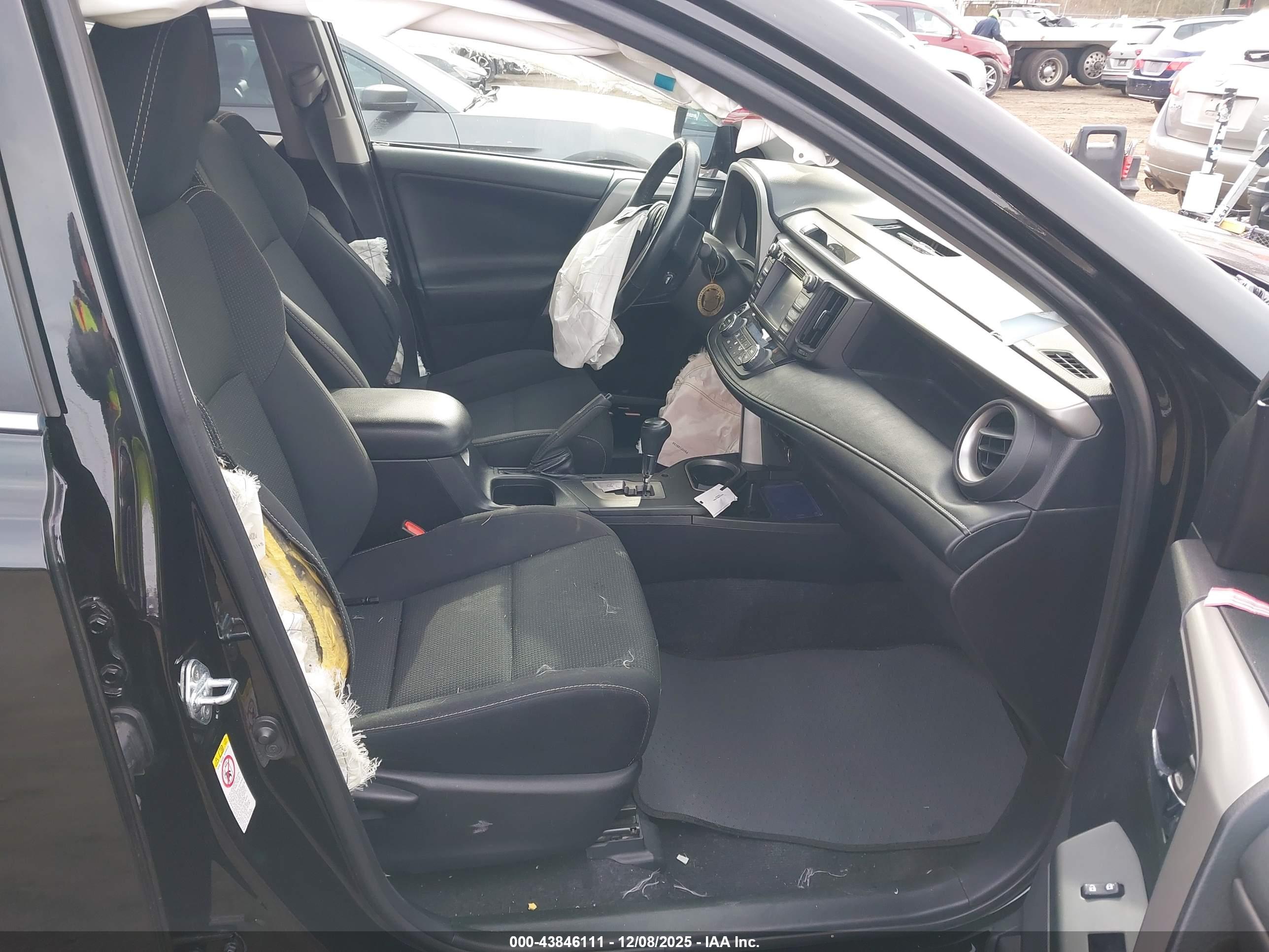 TOYOTA RAV4 image 5