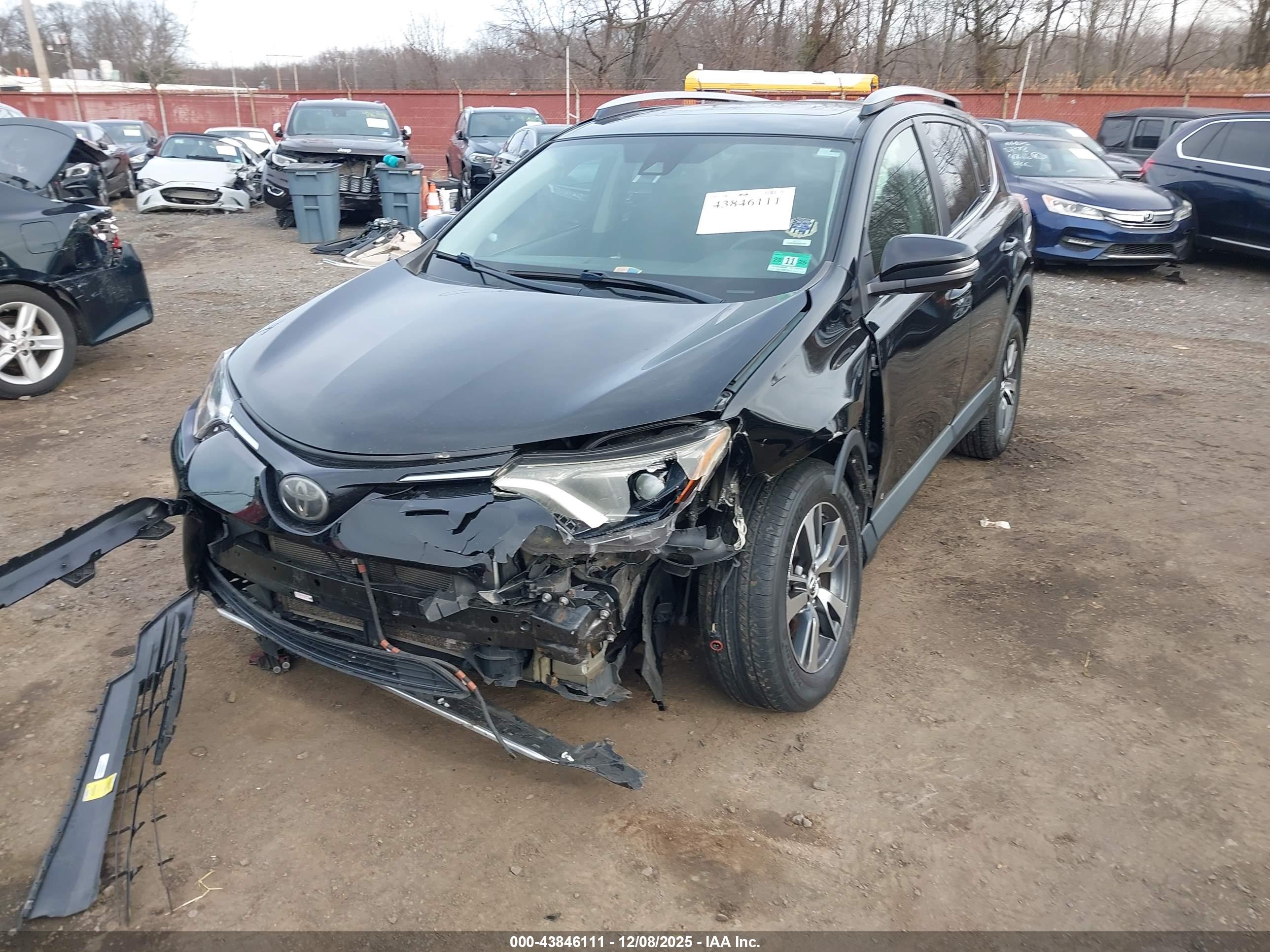 TOYOTA RAV4 image 6