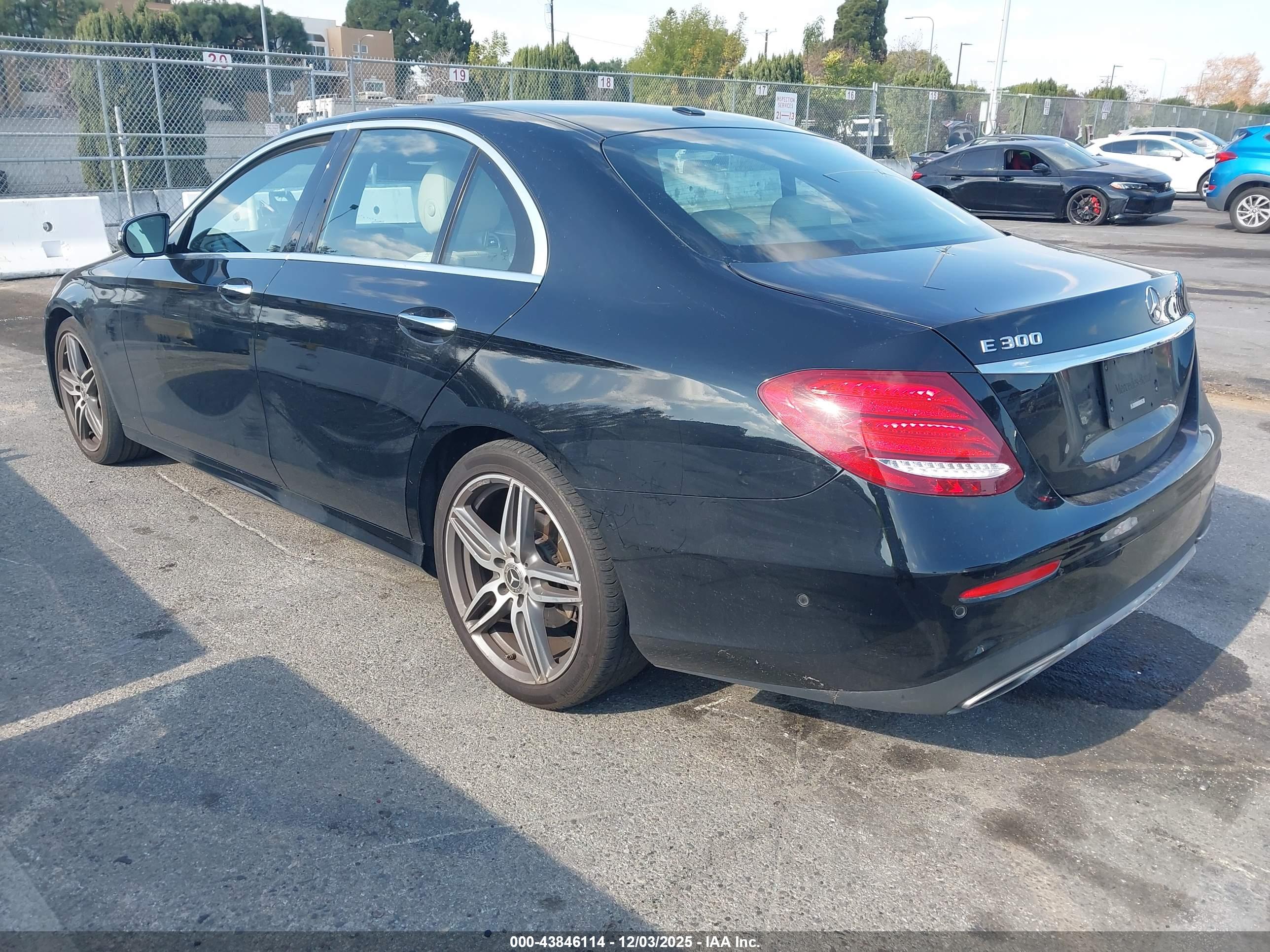 MERCEDES-BENZ E image 3