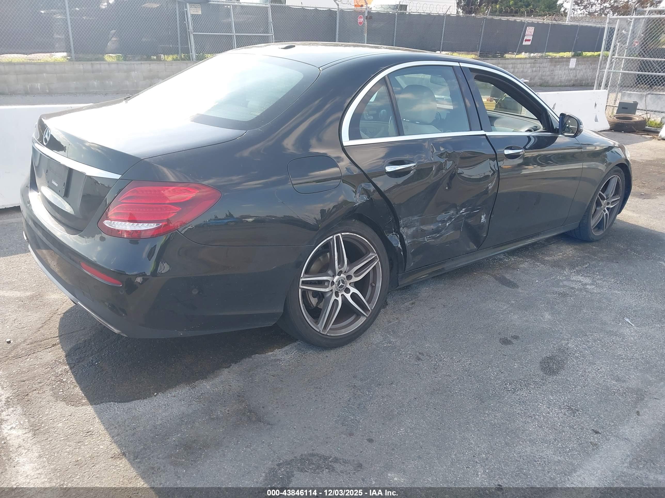 MERCEDES-BENZ E image 4