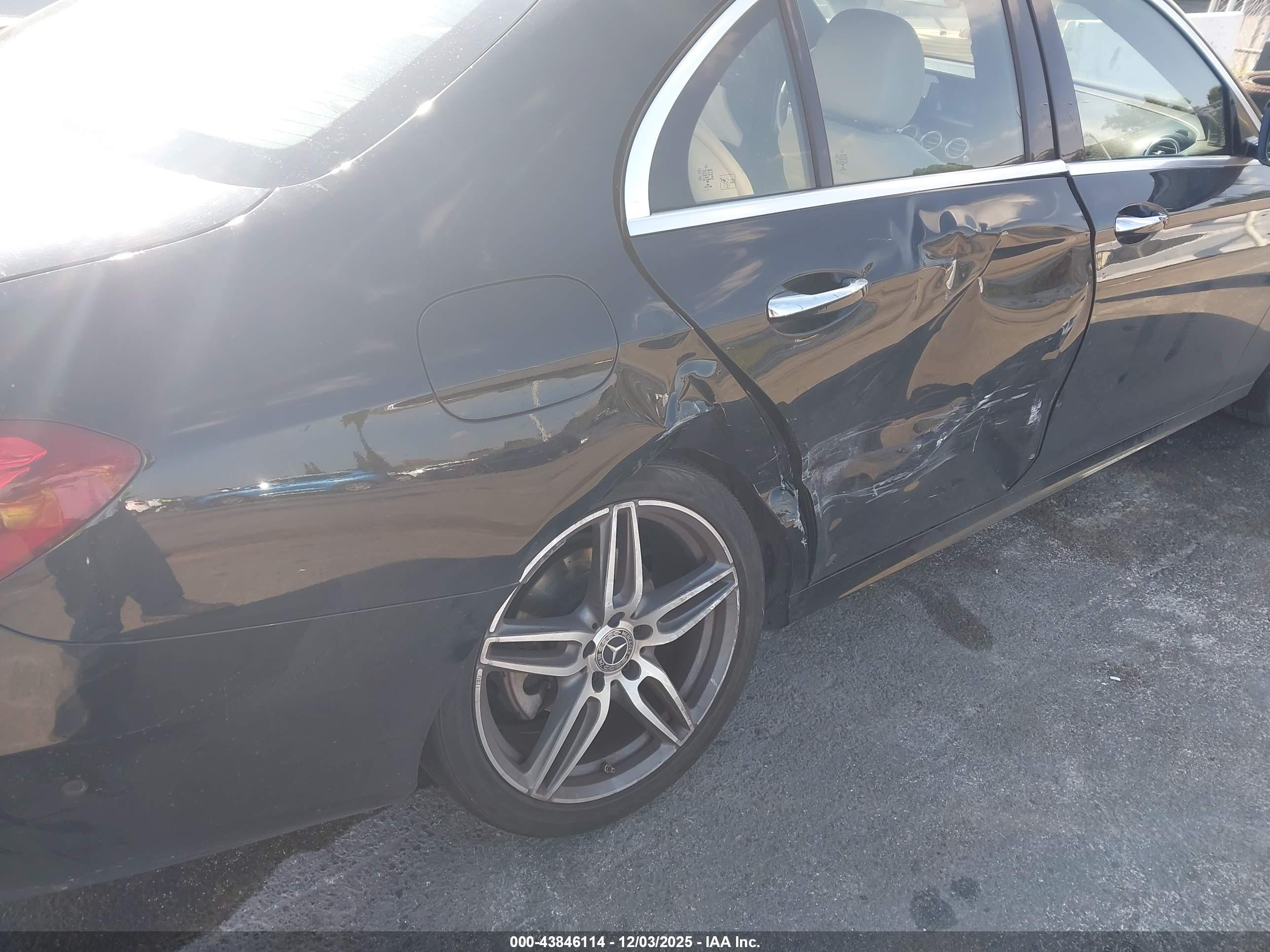 MERCEDES-BENZ E image 6