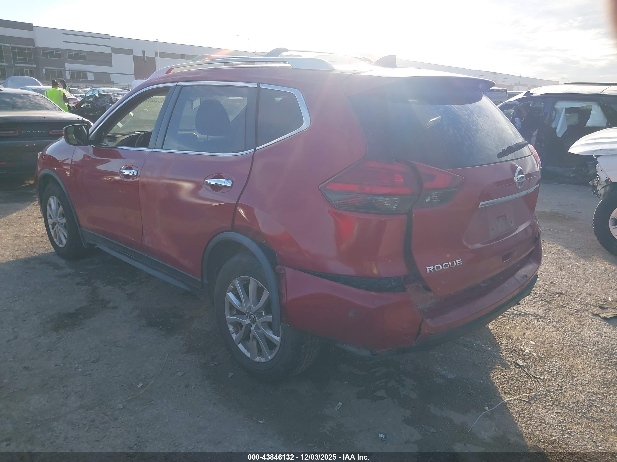 NISSAN ROGUE image 3