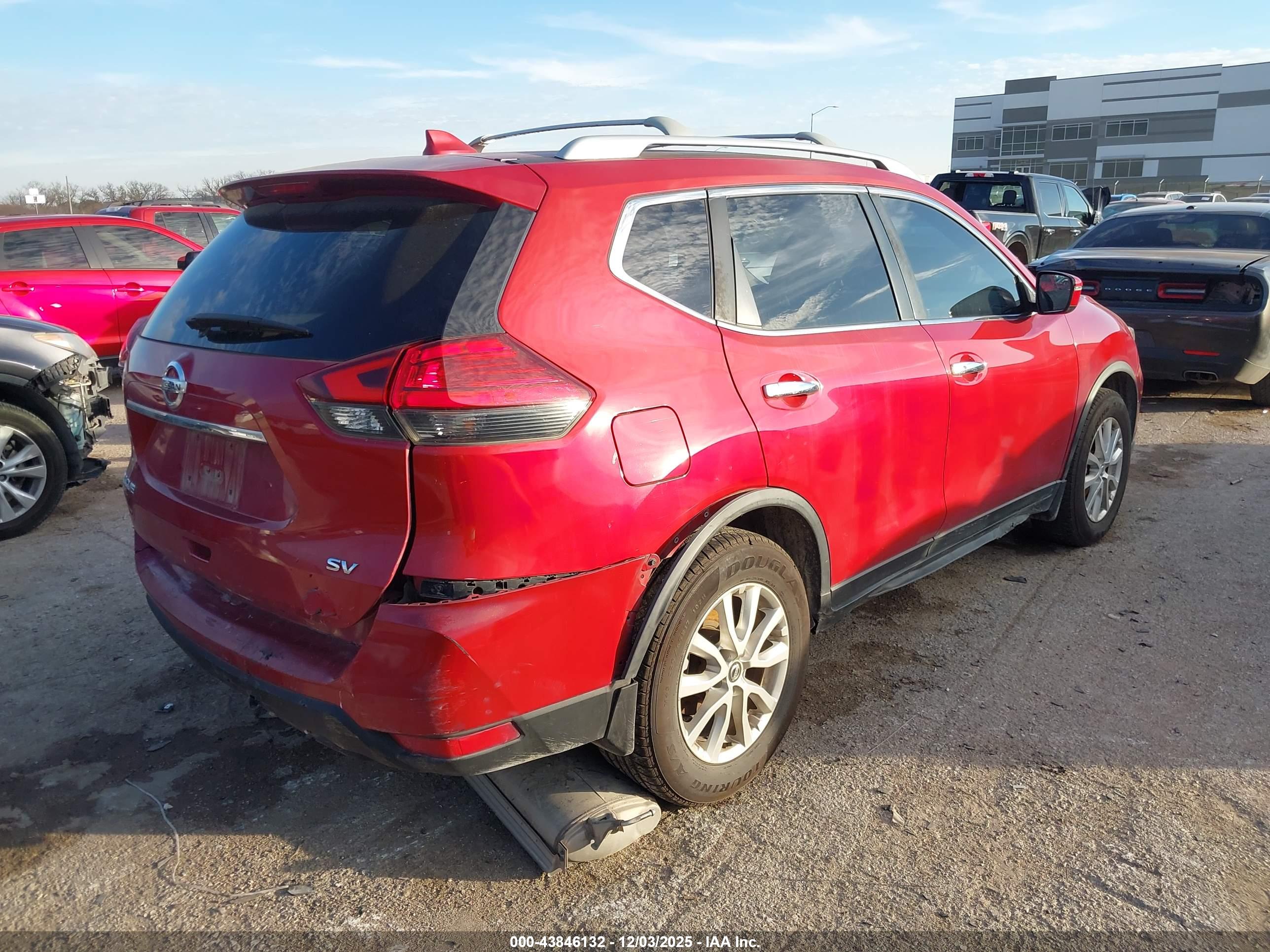 NISSAN ROGUE image 4