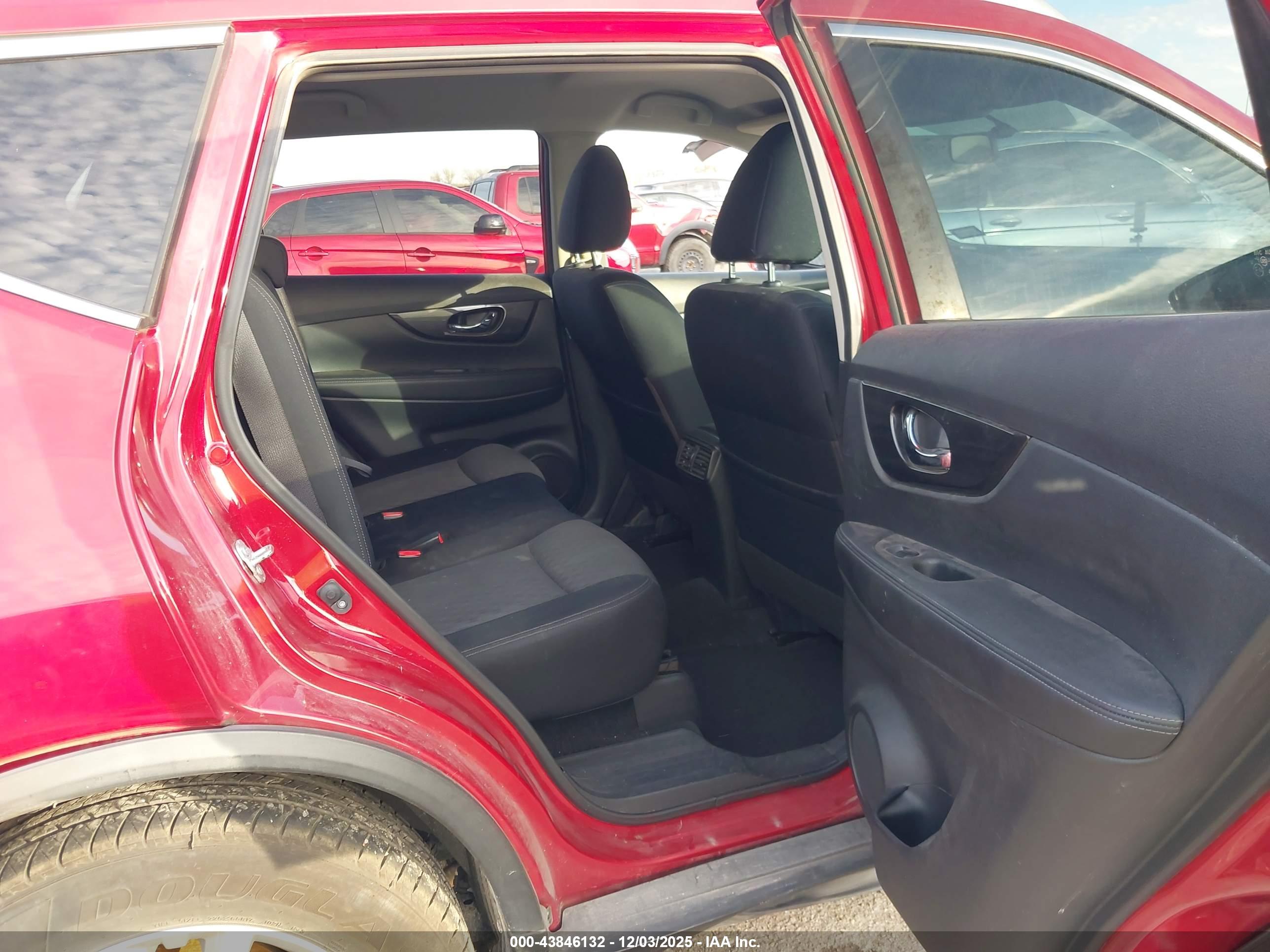 NISSAN ROGUE image 8