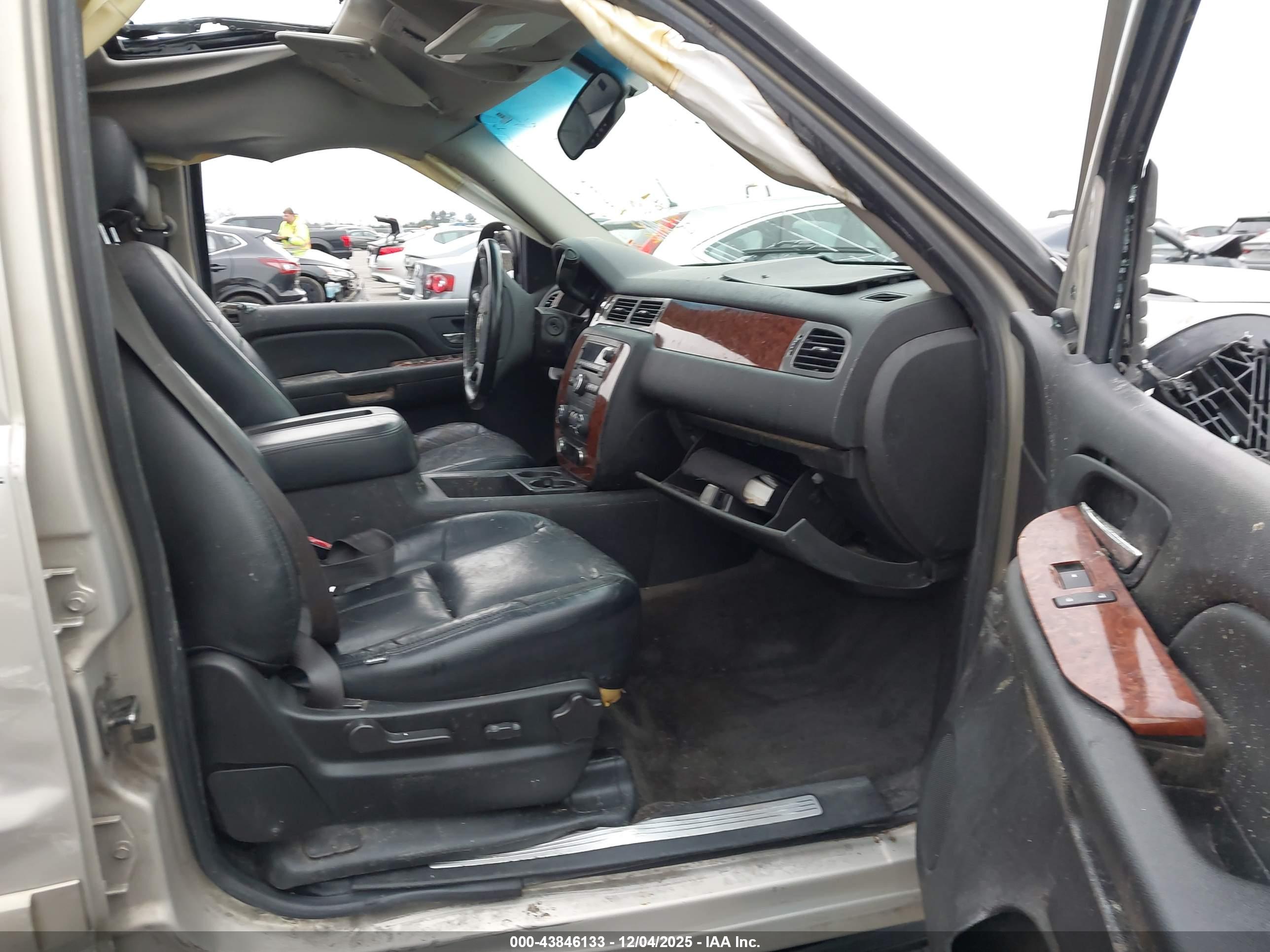 CHEVROLET TAHOE image 5