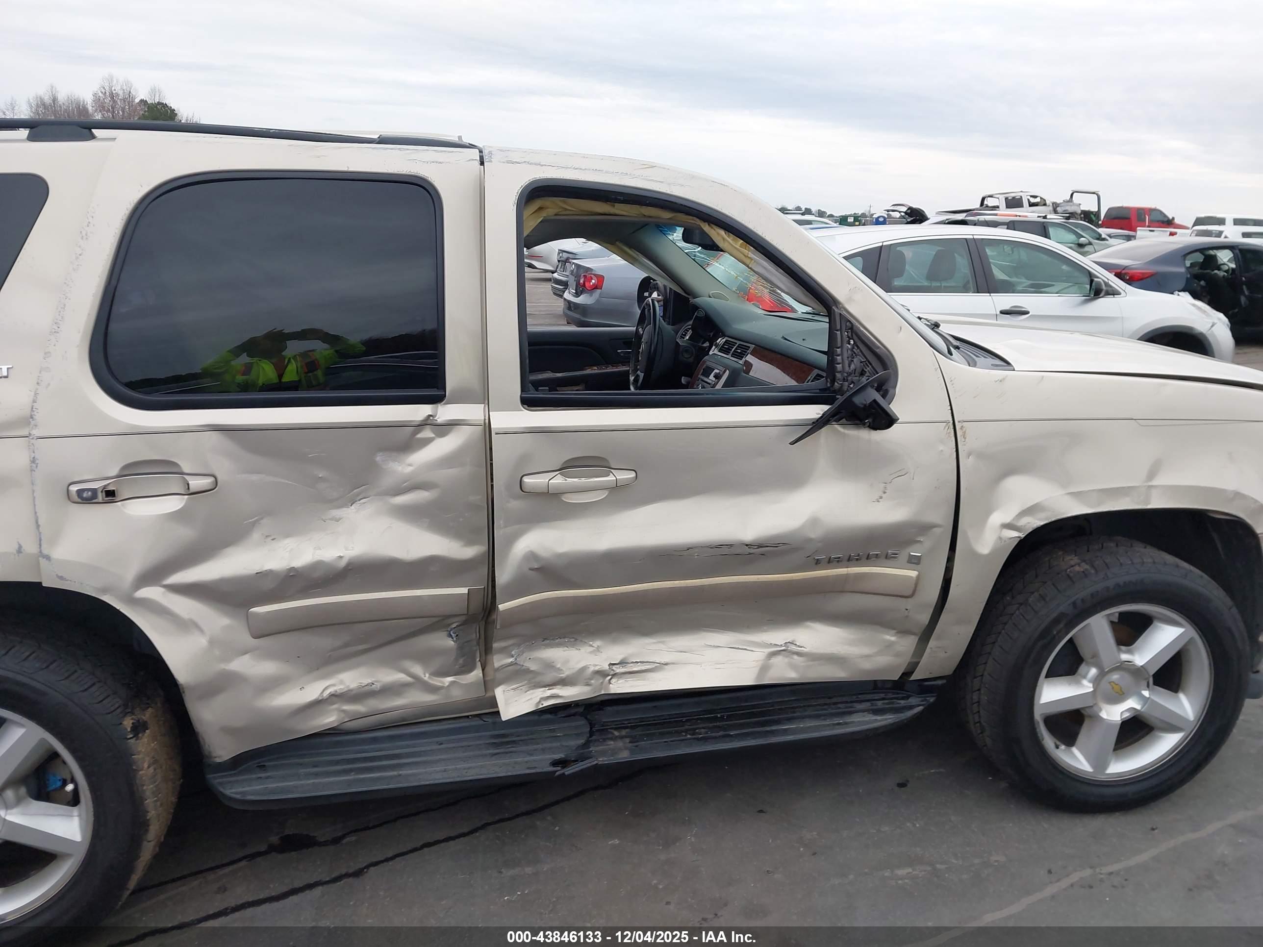 CHEVROLET TAHOE image 6