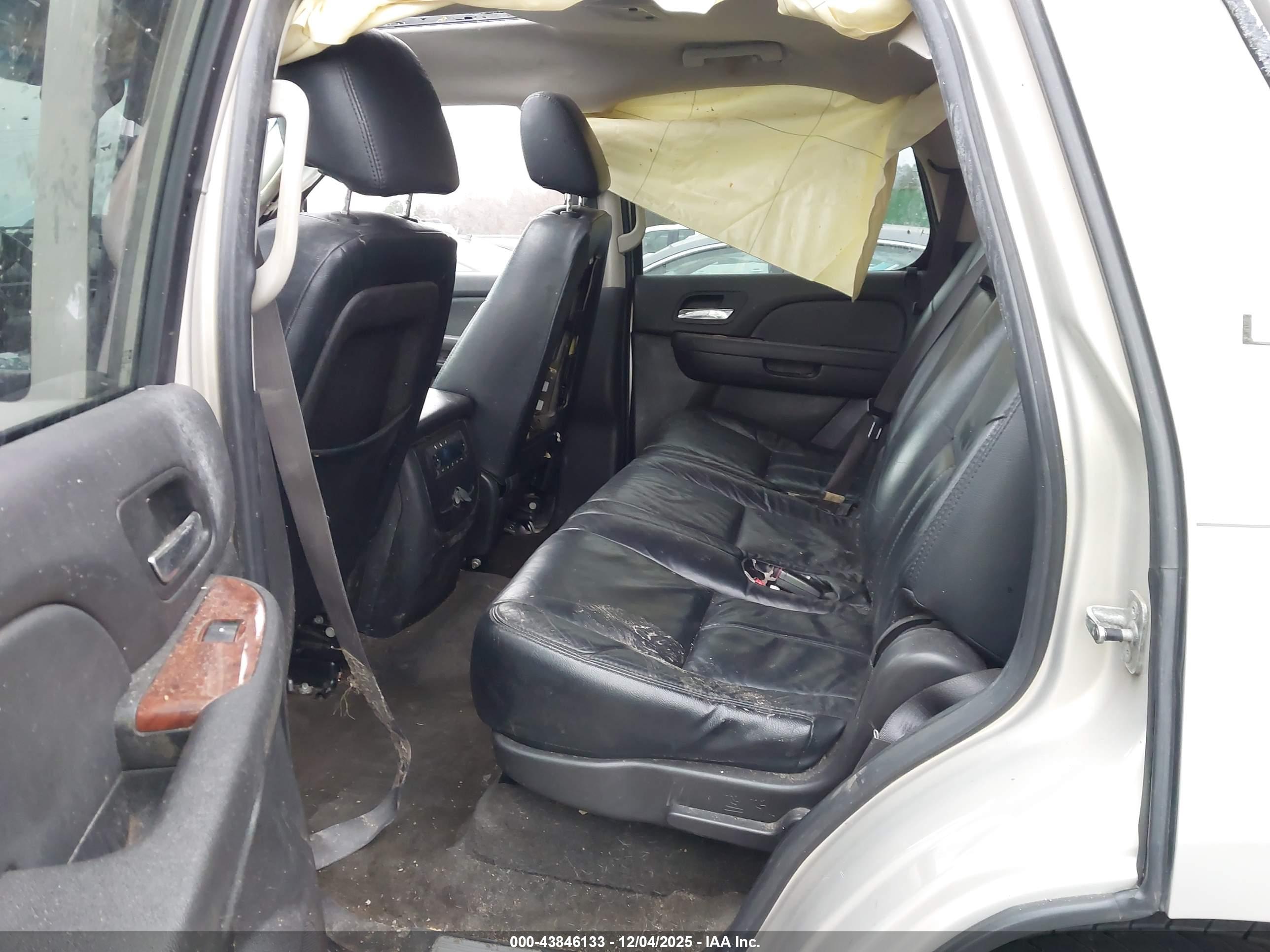 CHEVROLET TAHOE image 8