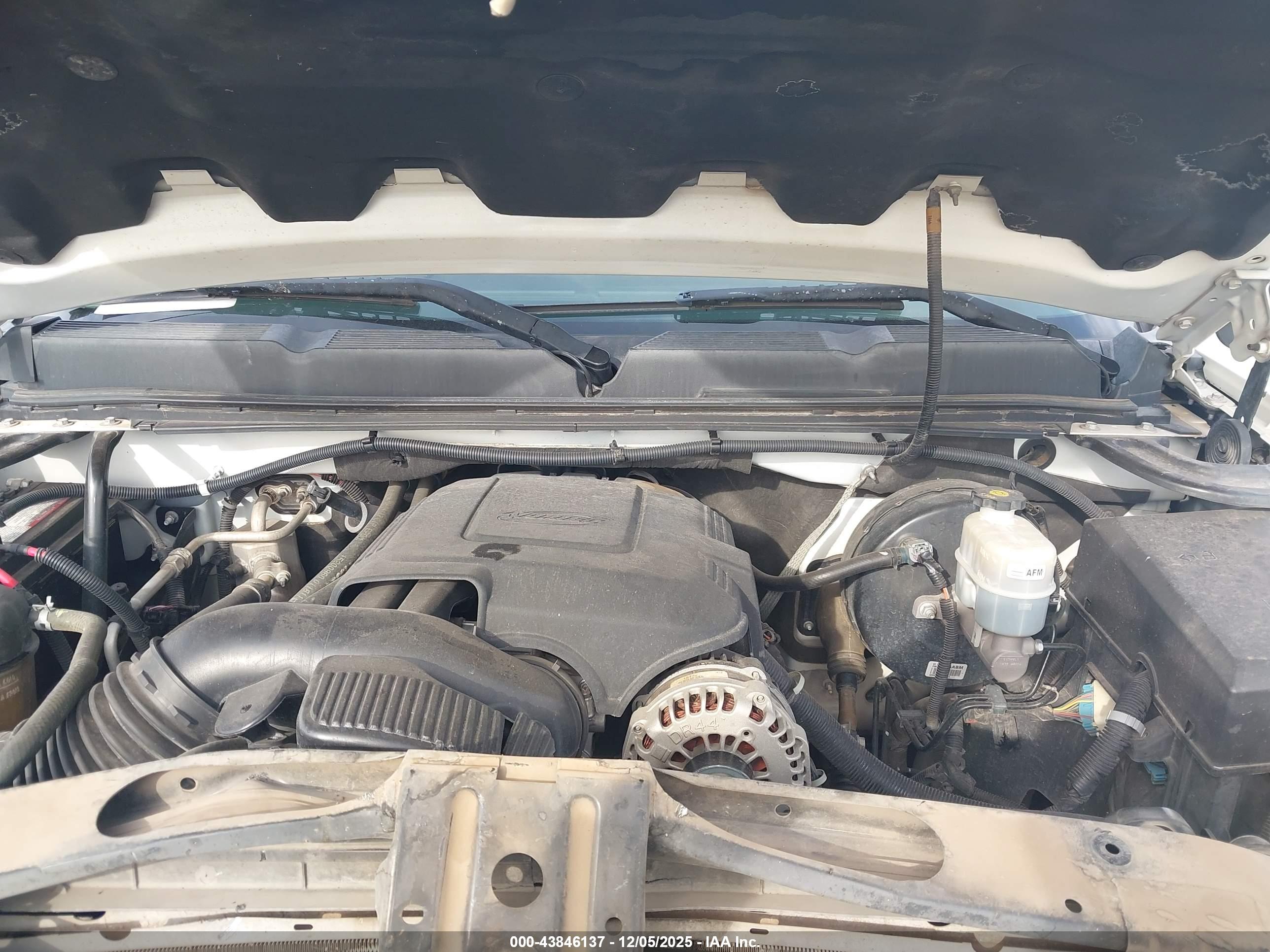 CHEVROLET SILVERADO image 10