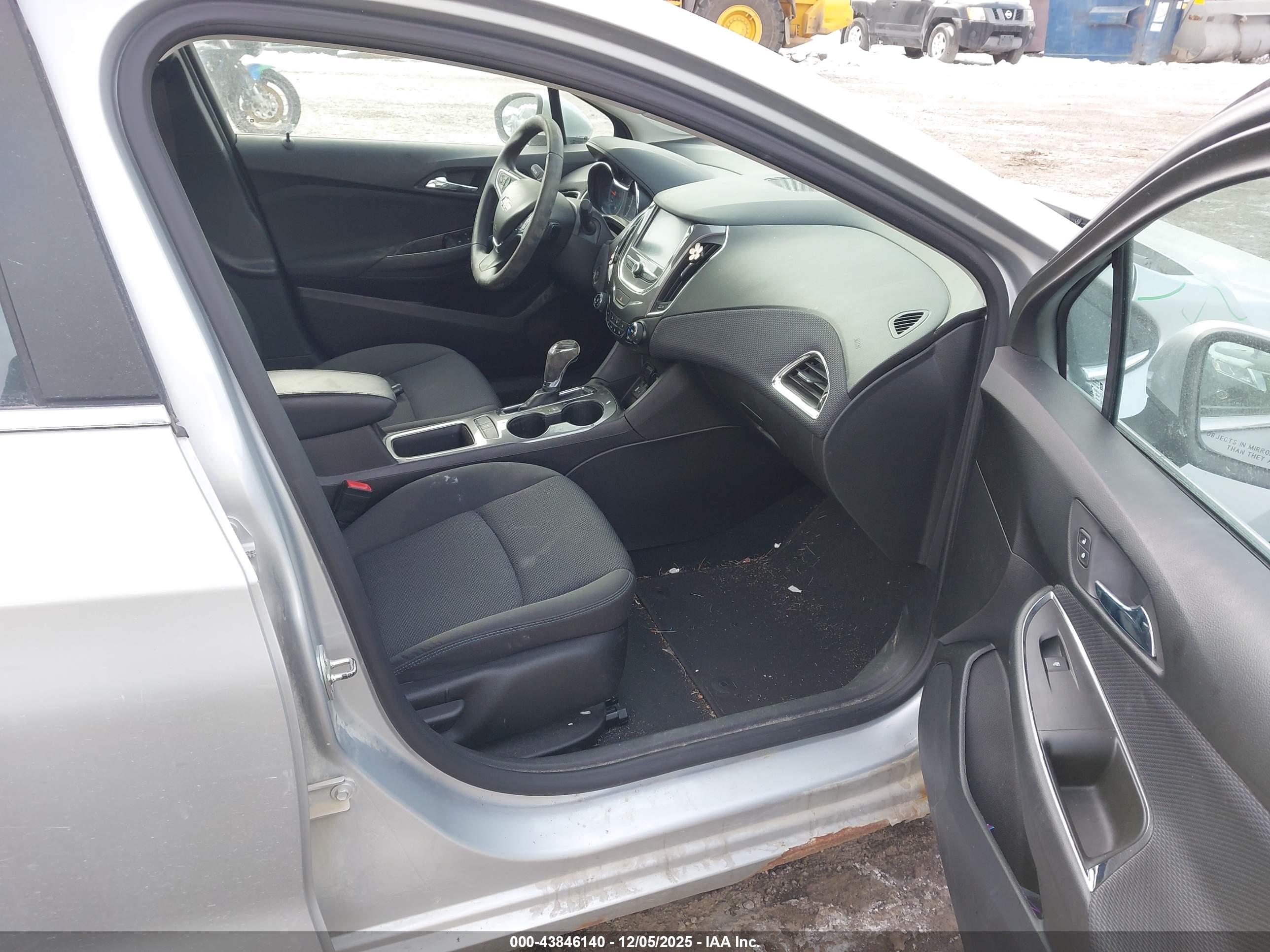 CHEVROLET CRUZE image 5