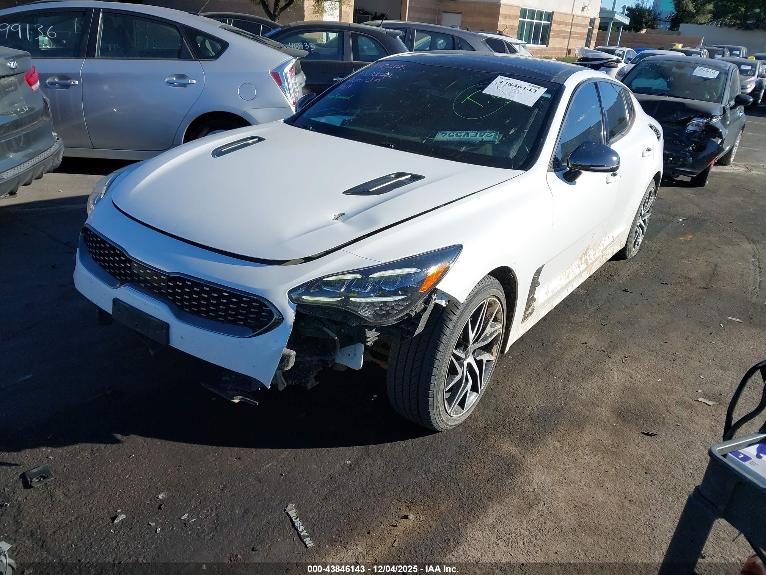 KIA STINGER image 2