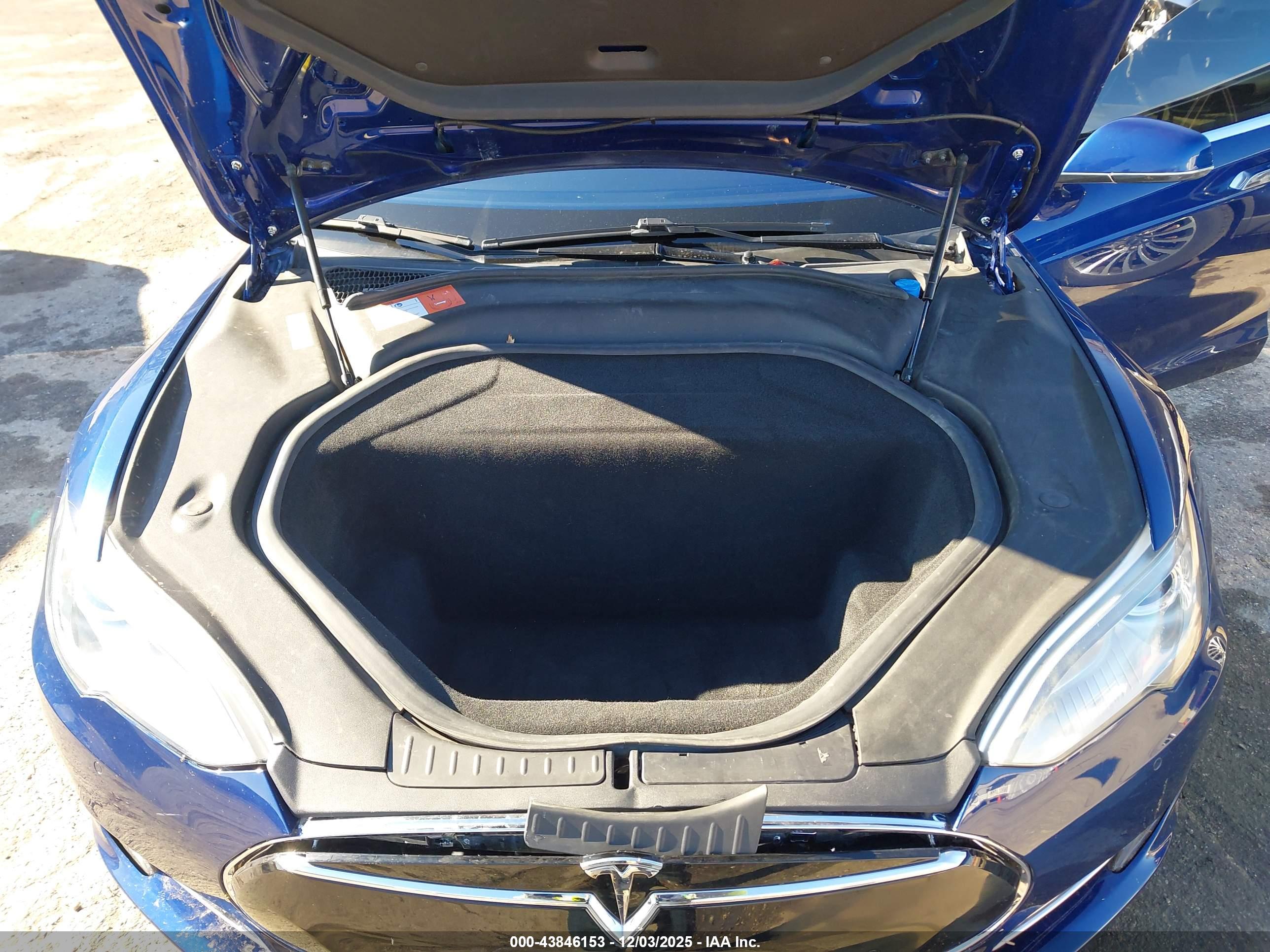 TESLA MODEL image 10
