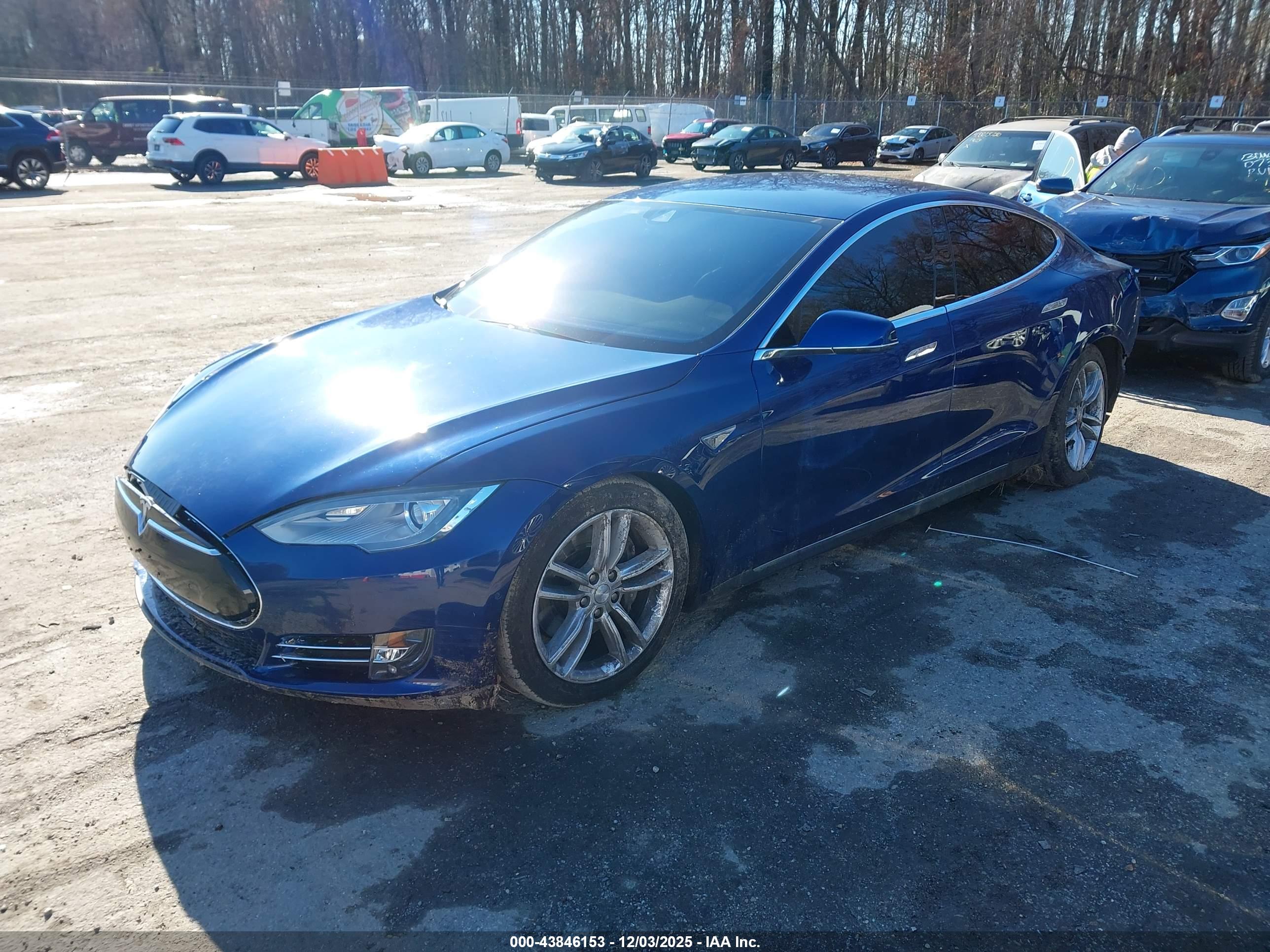 TESLA MODEL image 2