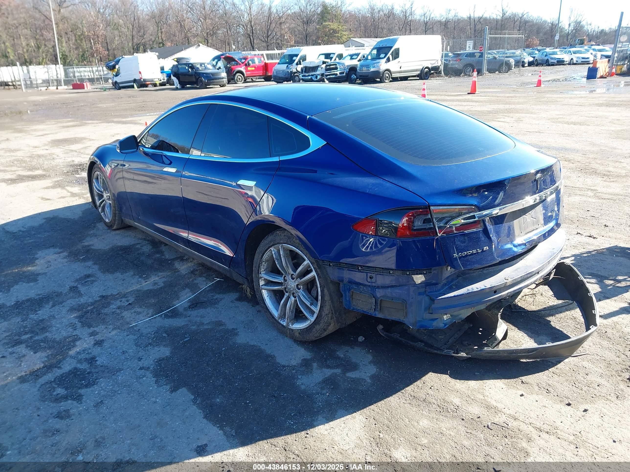 TESLA MODEL image 3