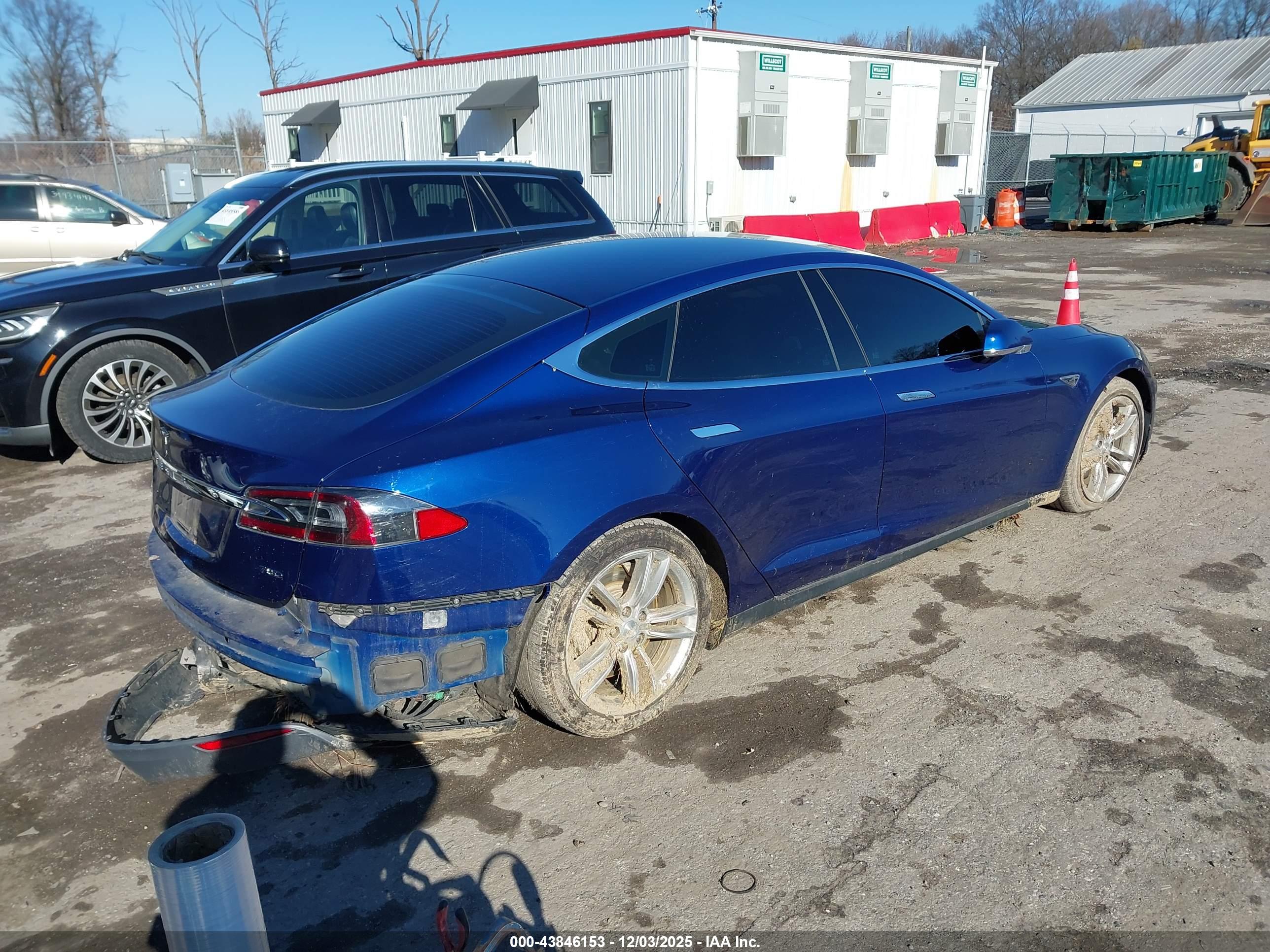 TESLA MODEL image 4