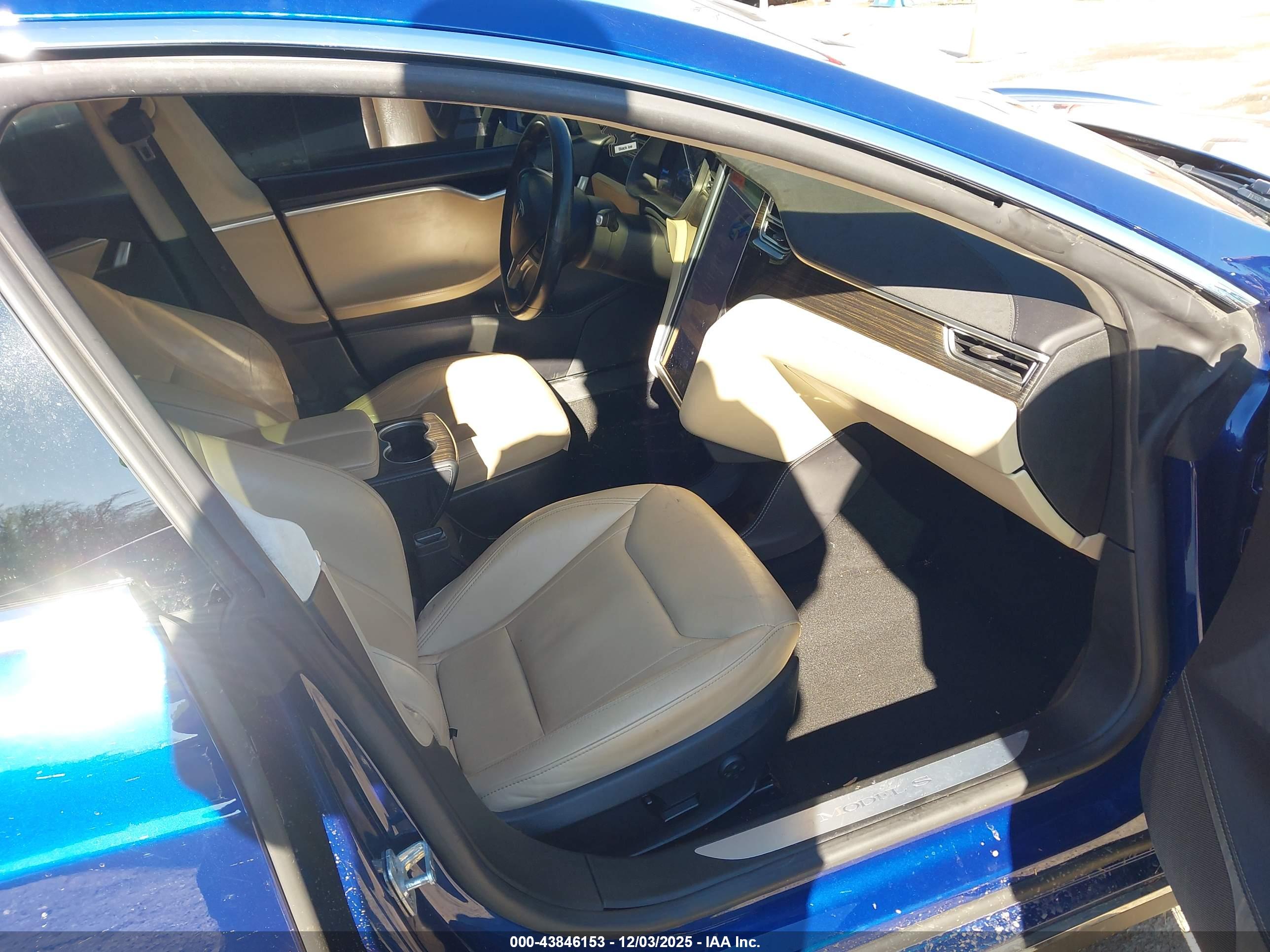 TESLA MODEL image 5