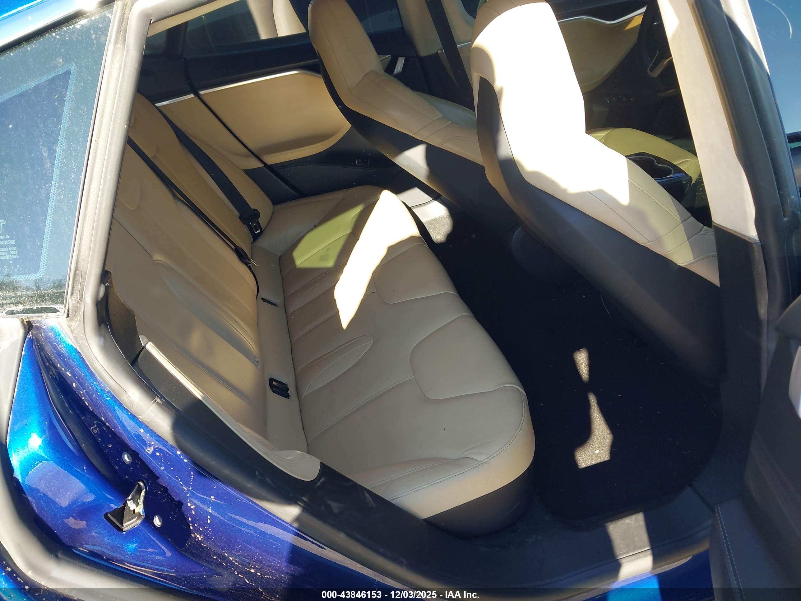 TESLA MODEL image 8
