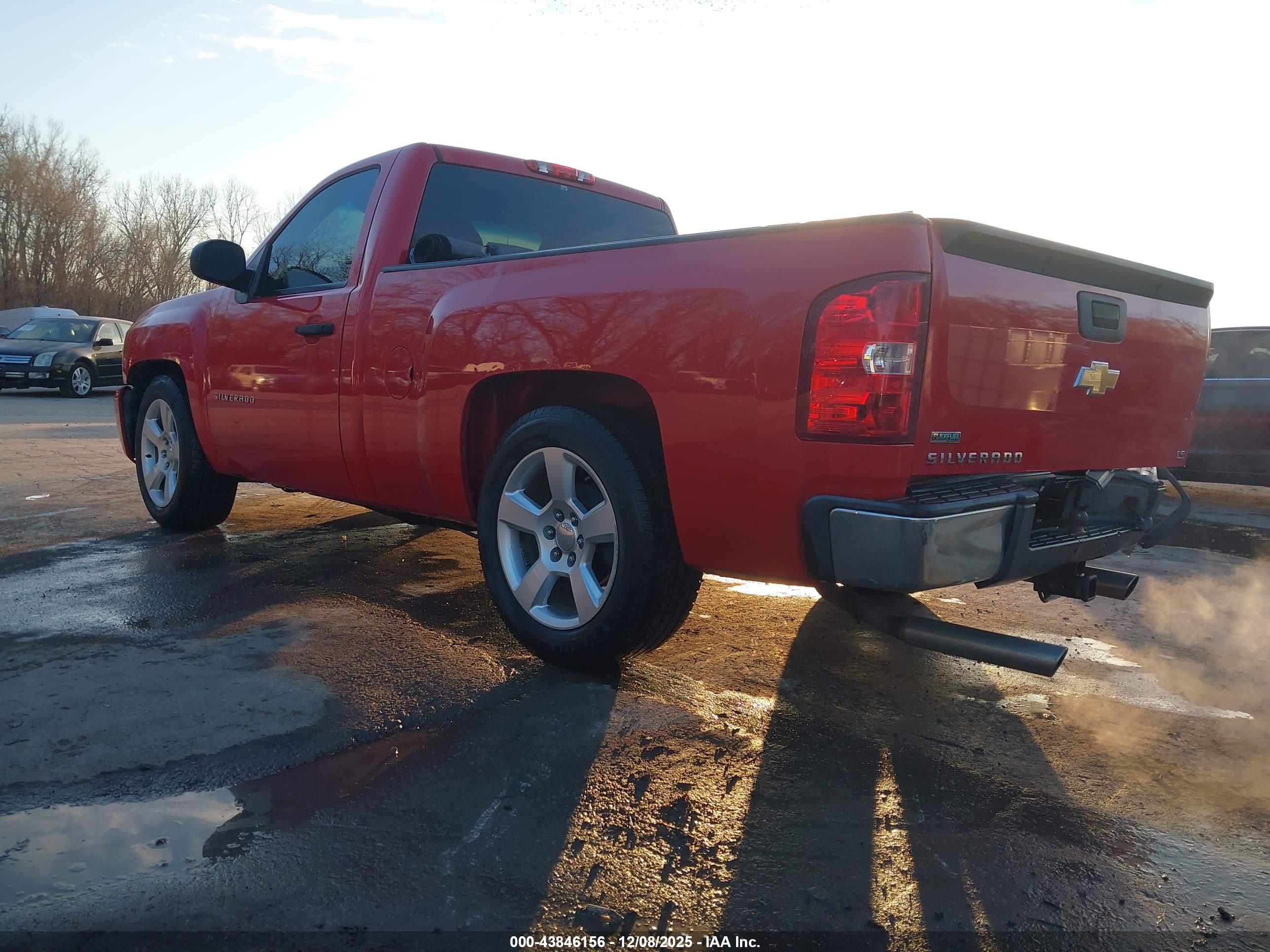 CHEVROLET SILVERADO image 3