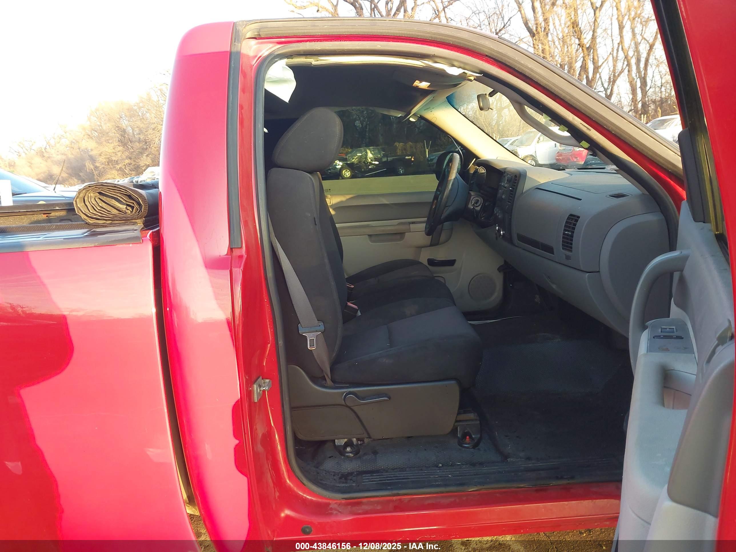 CHEVROLET SILVERADO image 5