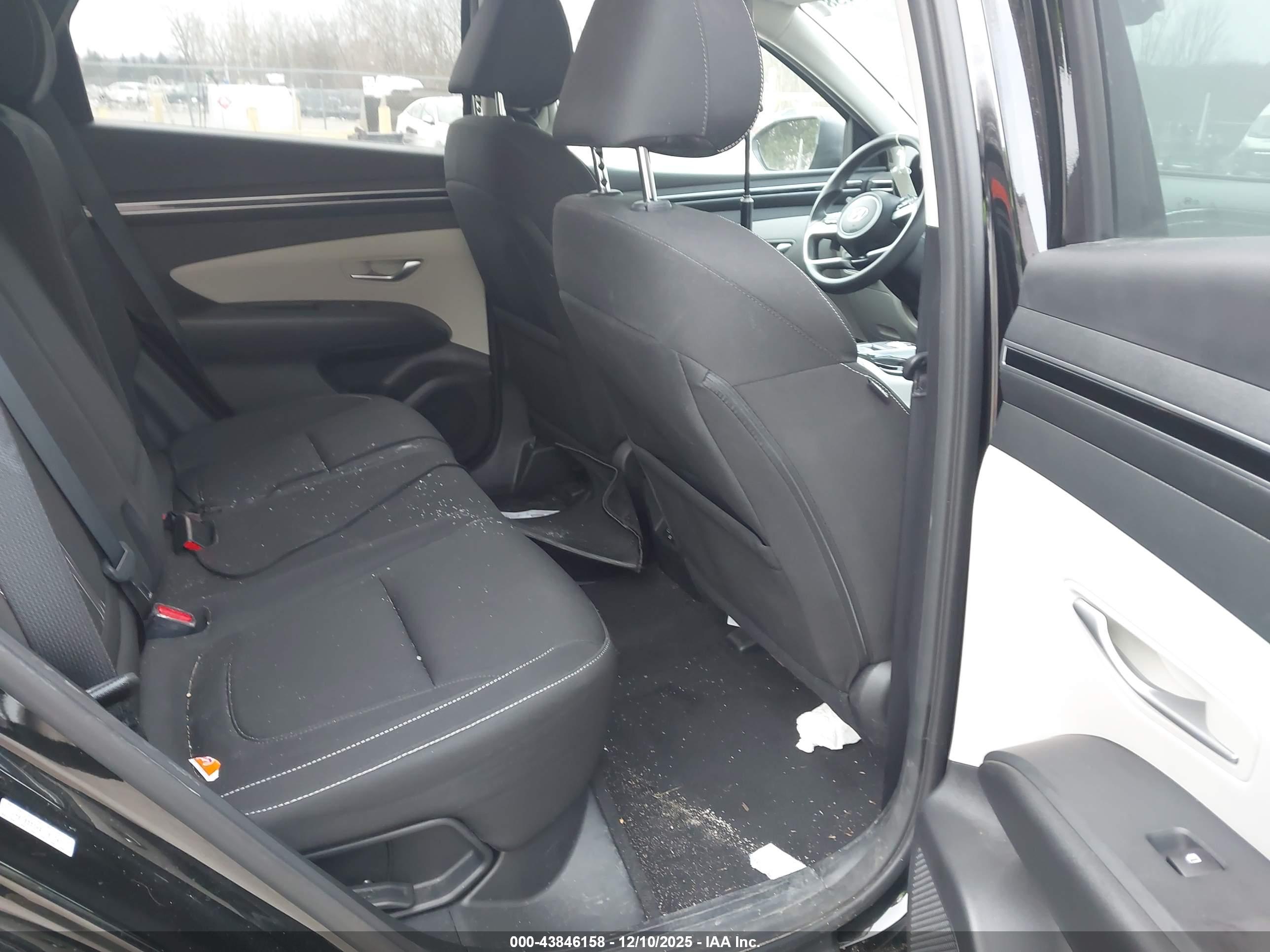 HYUNDAI TUCSON image 8
