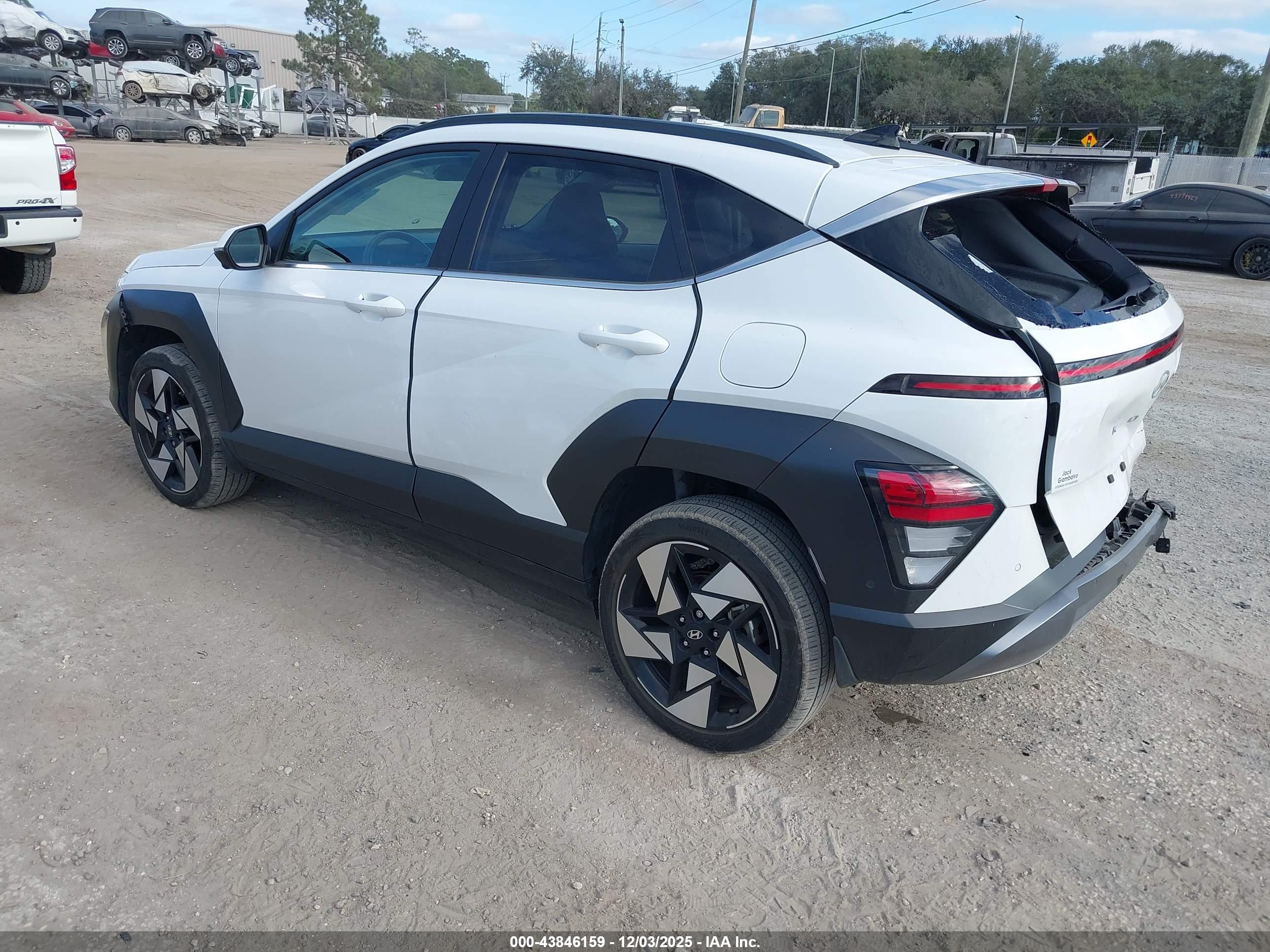 HYUNDAI KONA image 3