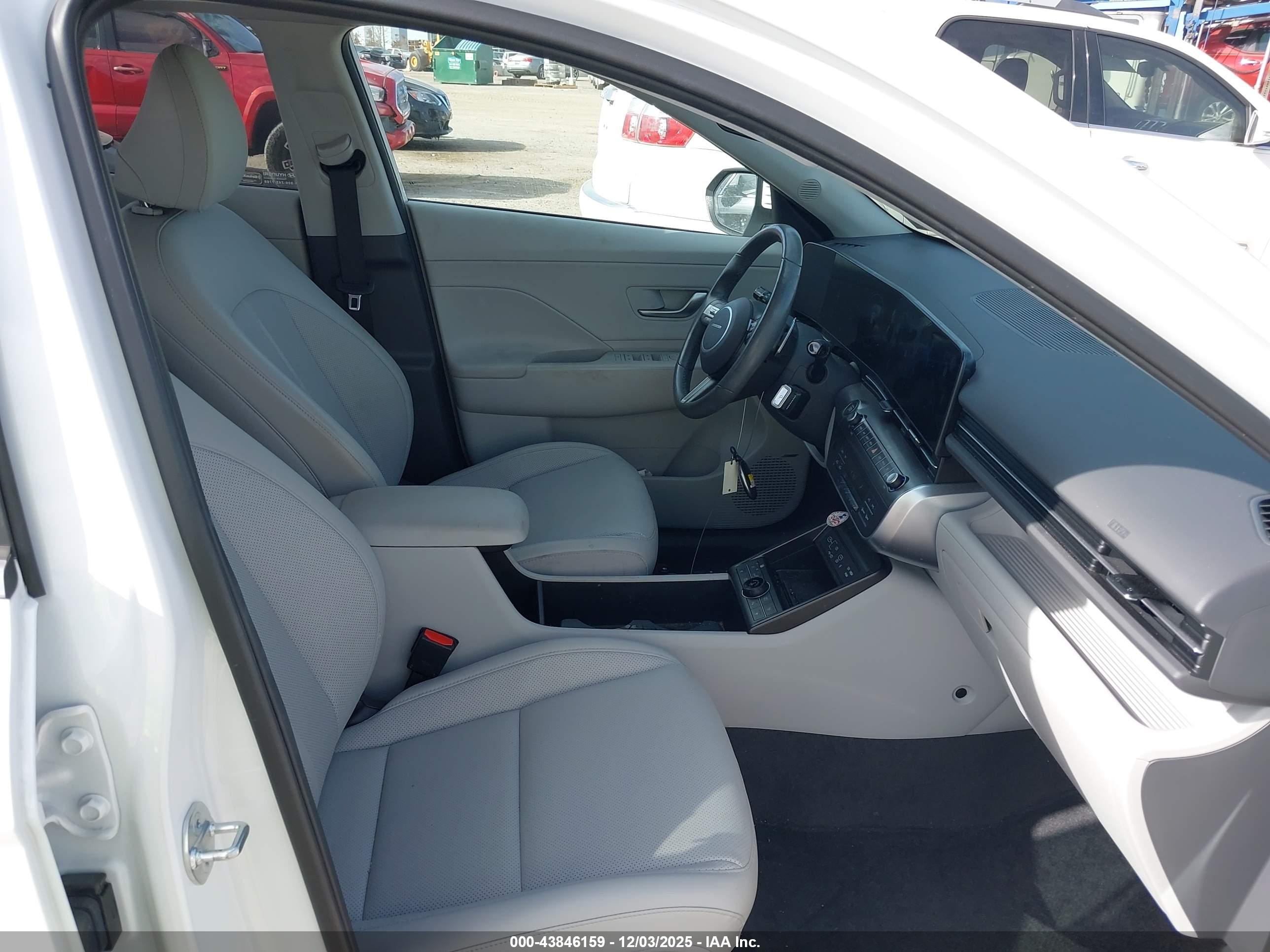 HYUNDAI KONA image 5