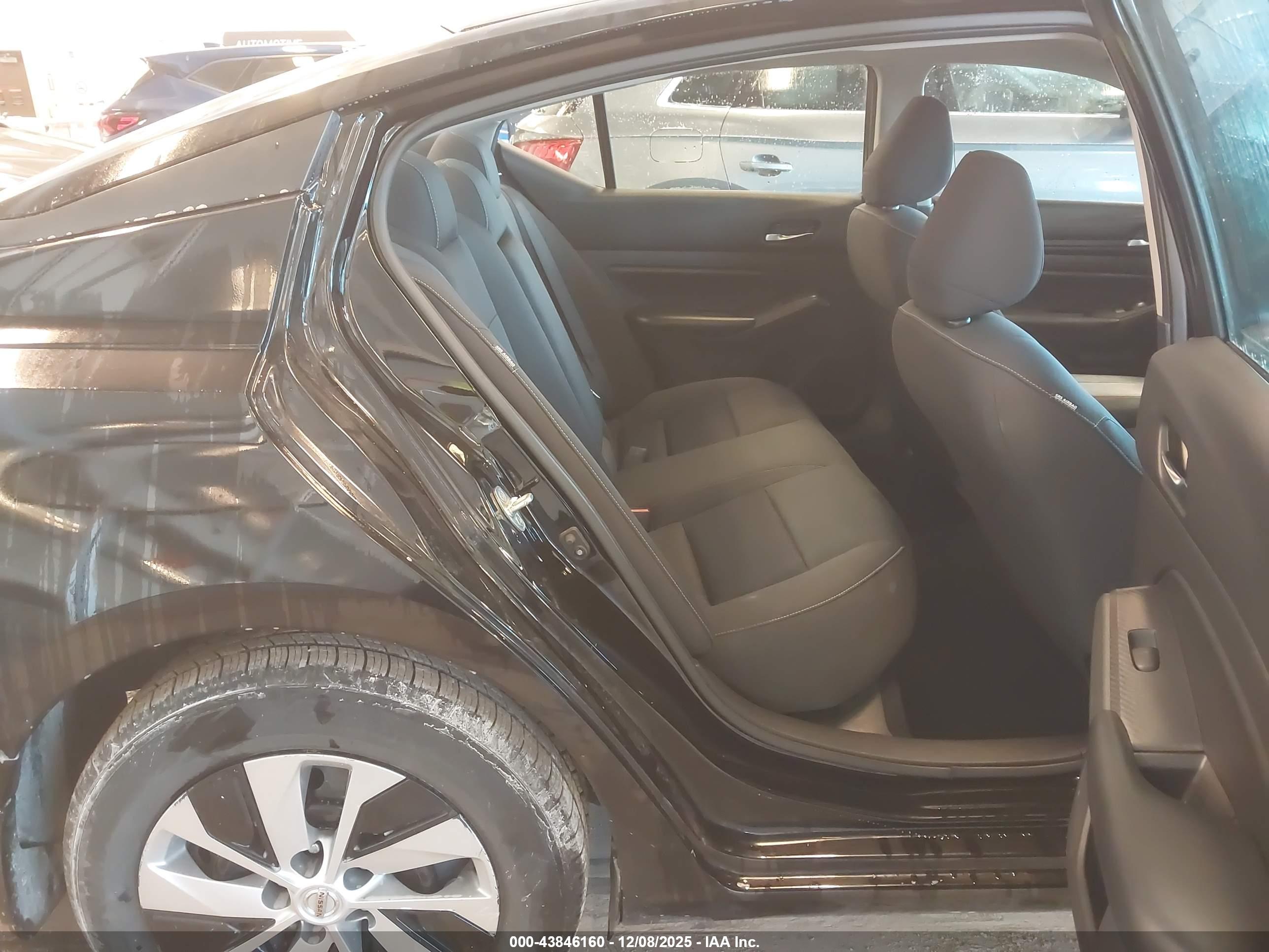 NISSAN ALTIMA image 8